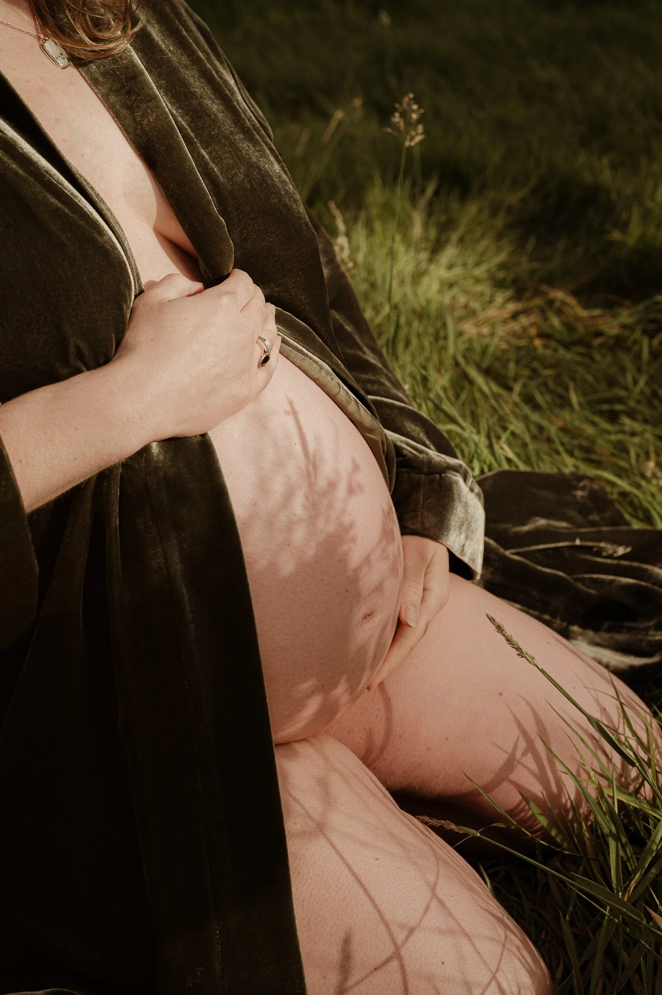 theUNTOLDphoto worcestershire outdoor maternity photography session