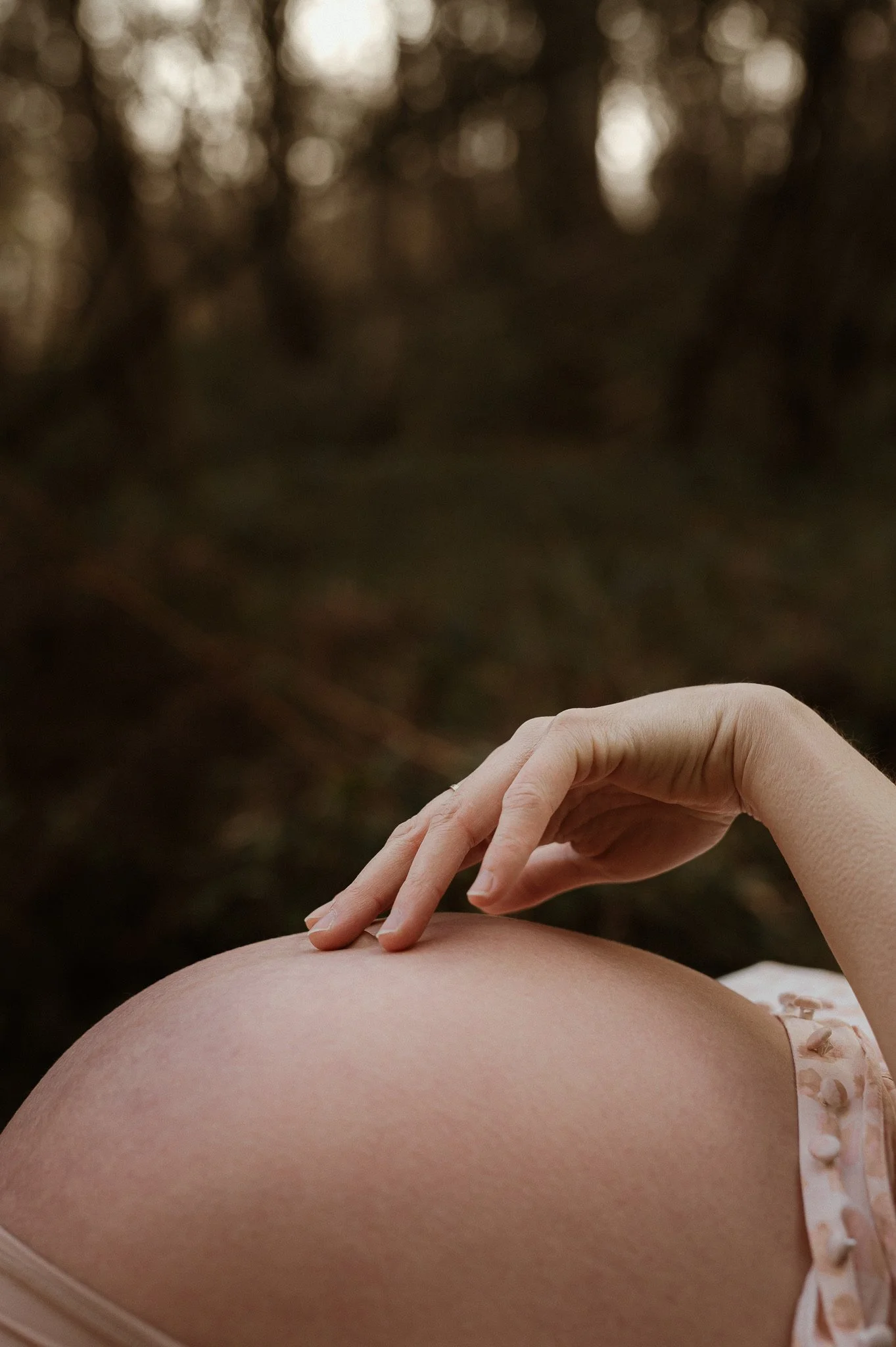 theUNTOLDphoto worcestershire outdoor maternity photography session