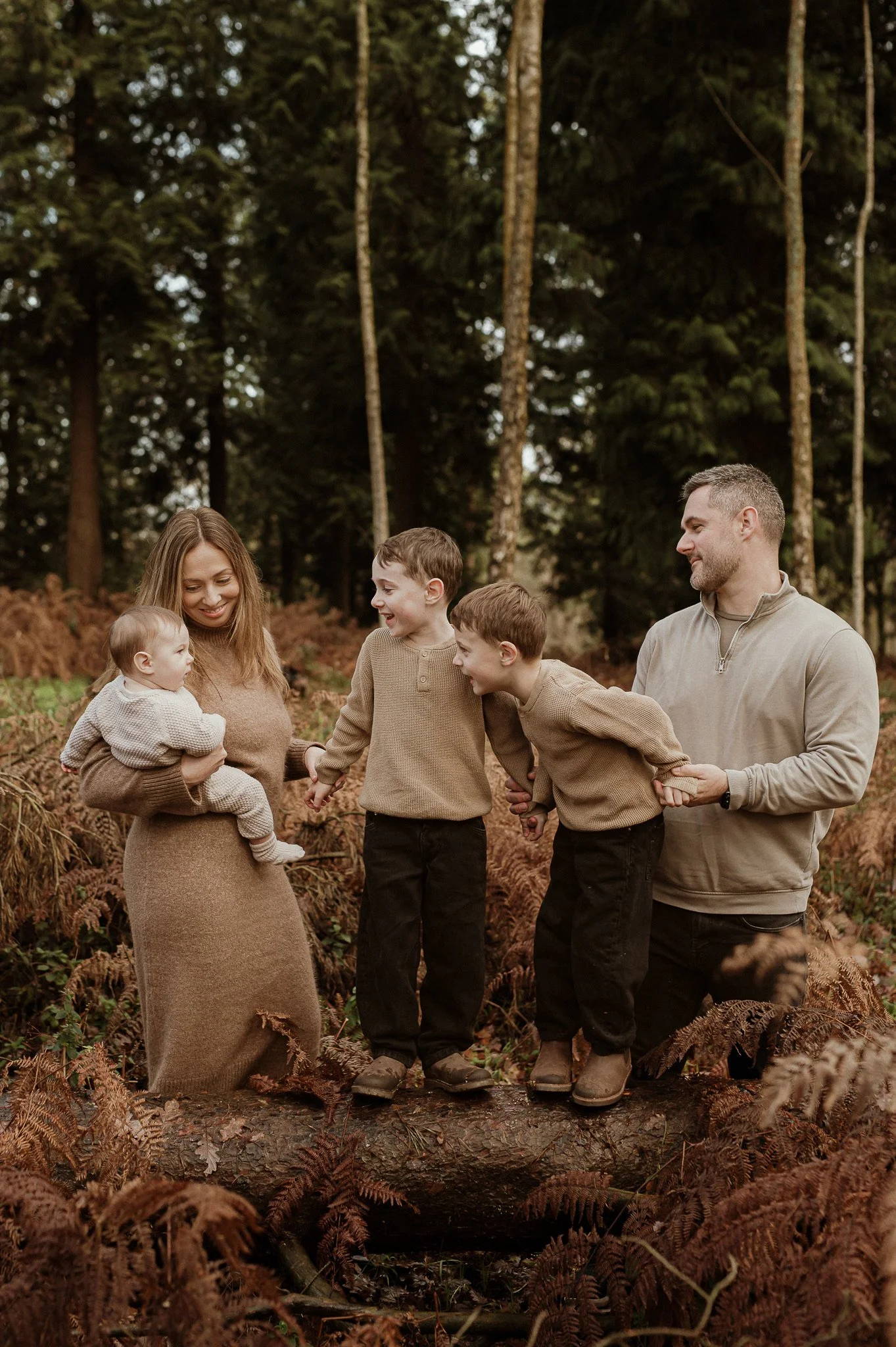 theUNTOLDphoto worcestershire outdoor newborn family photographer