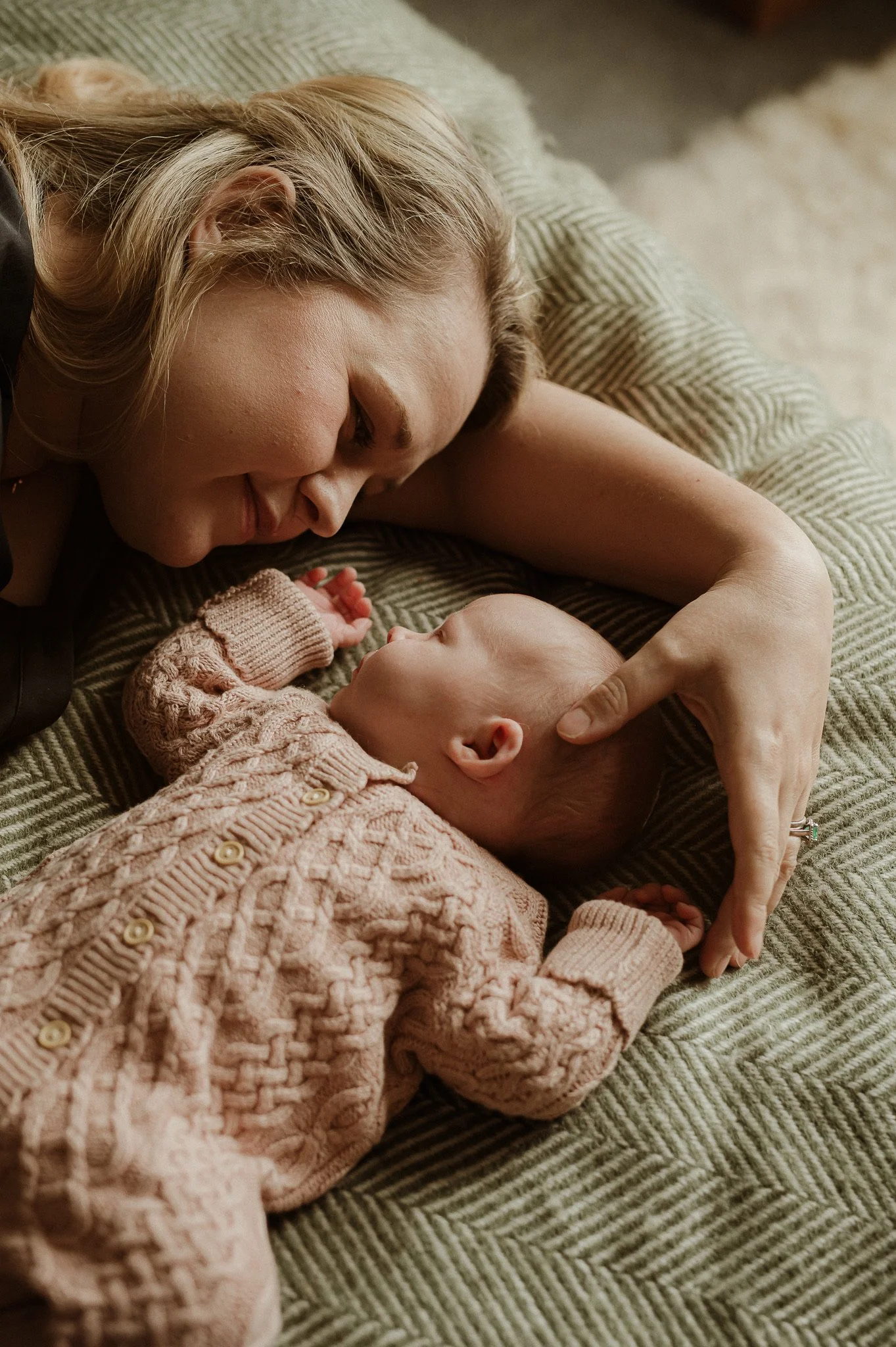 theUNTOLDphoto worcestershire in-home newborn family photographer