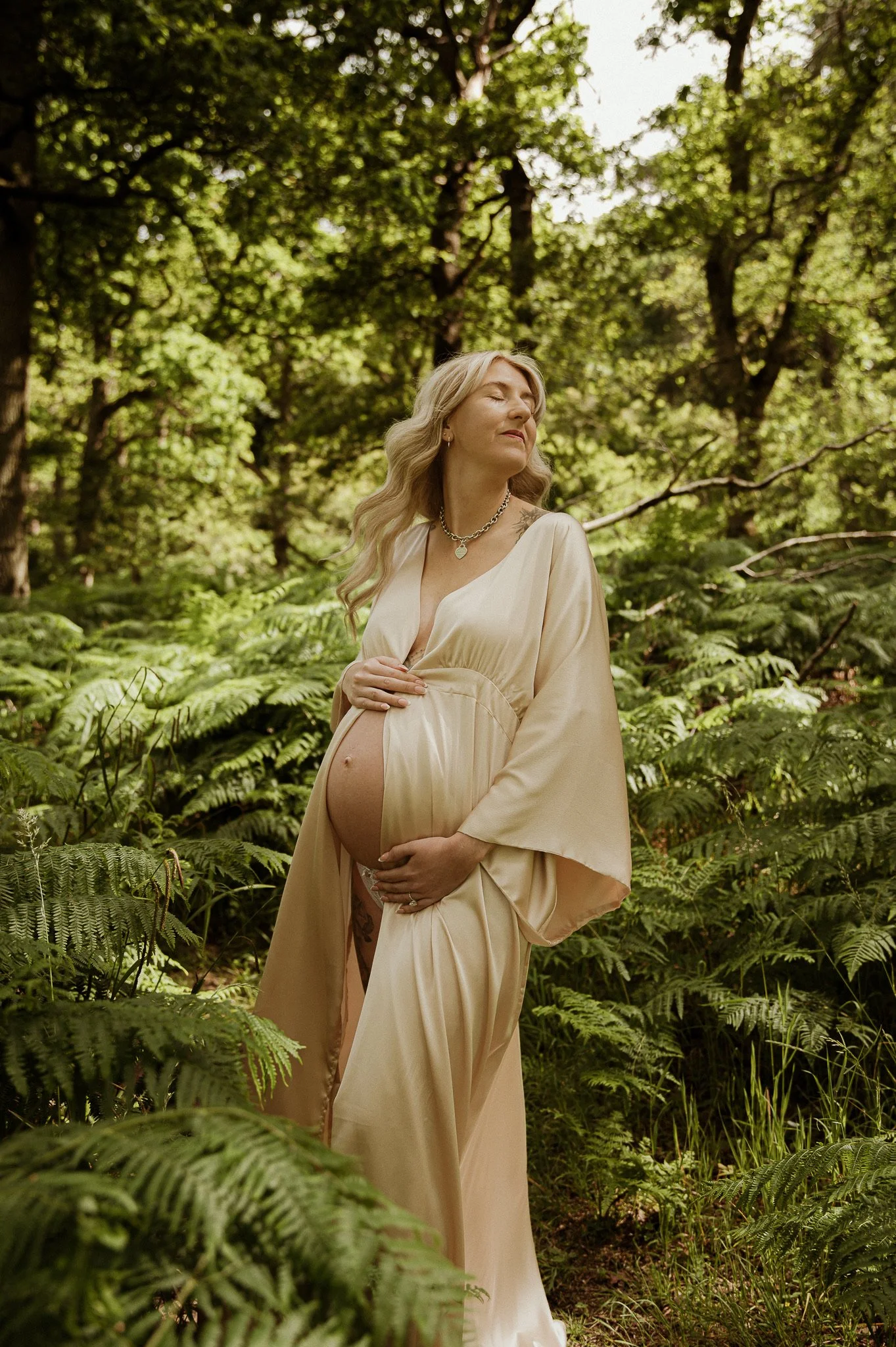 theUNTOLDphoto worcestershire outdoor maternity photographer