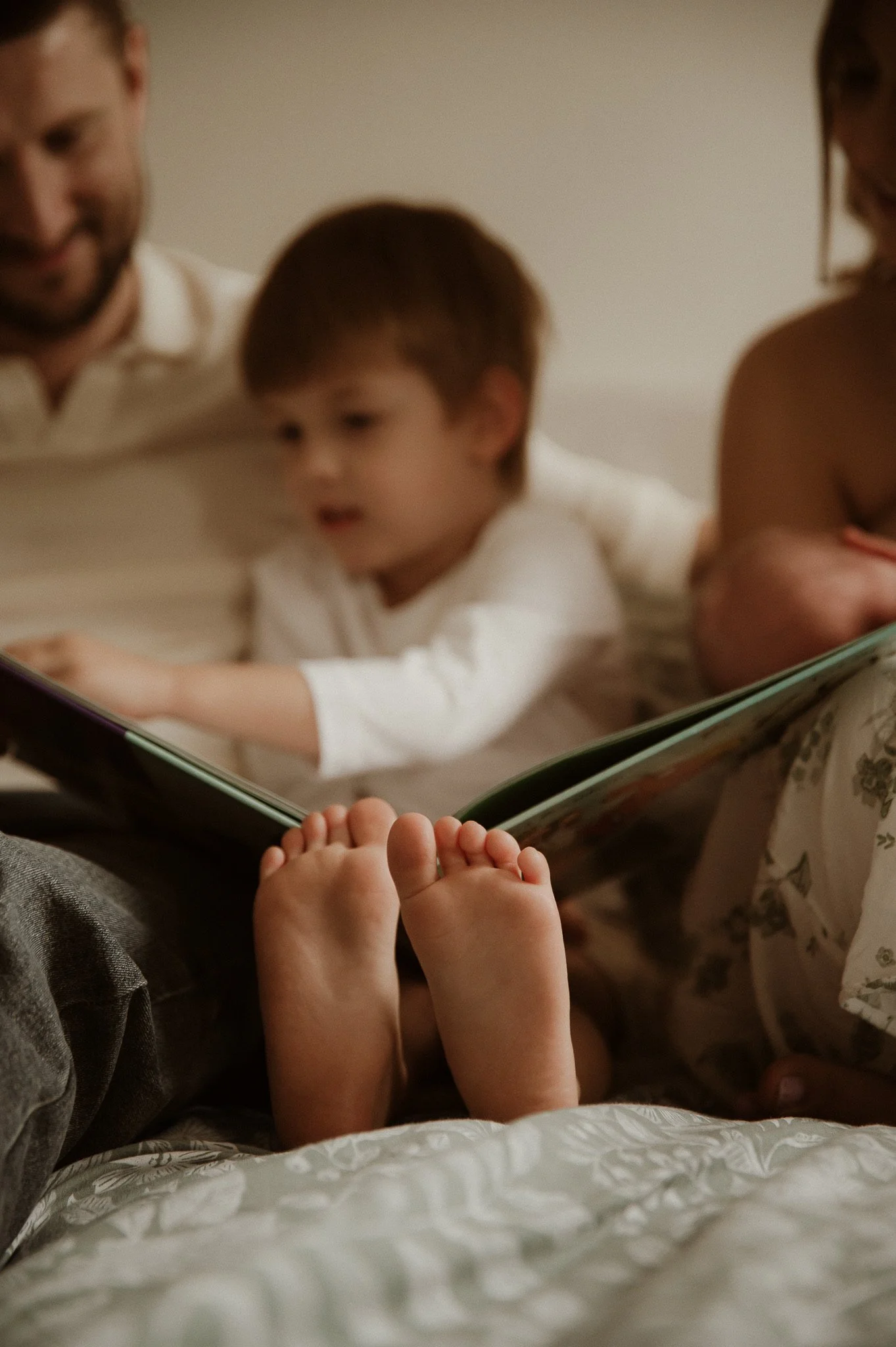 theUNTOLDphoto worcestershire in-home newborn family photographer