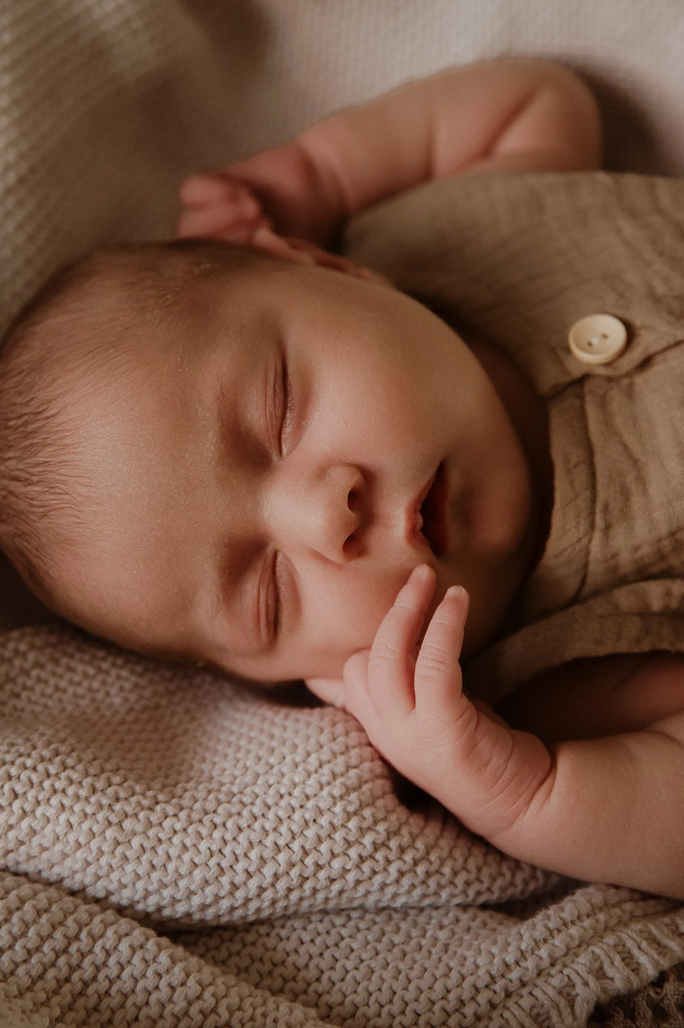 theUNTOLDphoto worcestershire in-home newborn family photographer