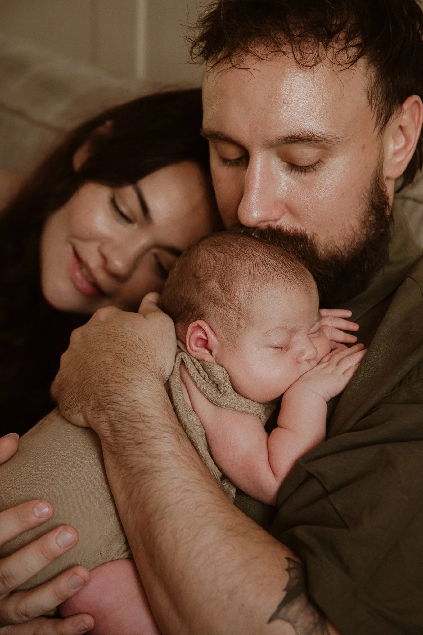 theUNTOLDphoto worcestershire in-home newborn family photographer