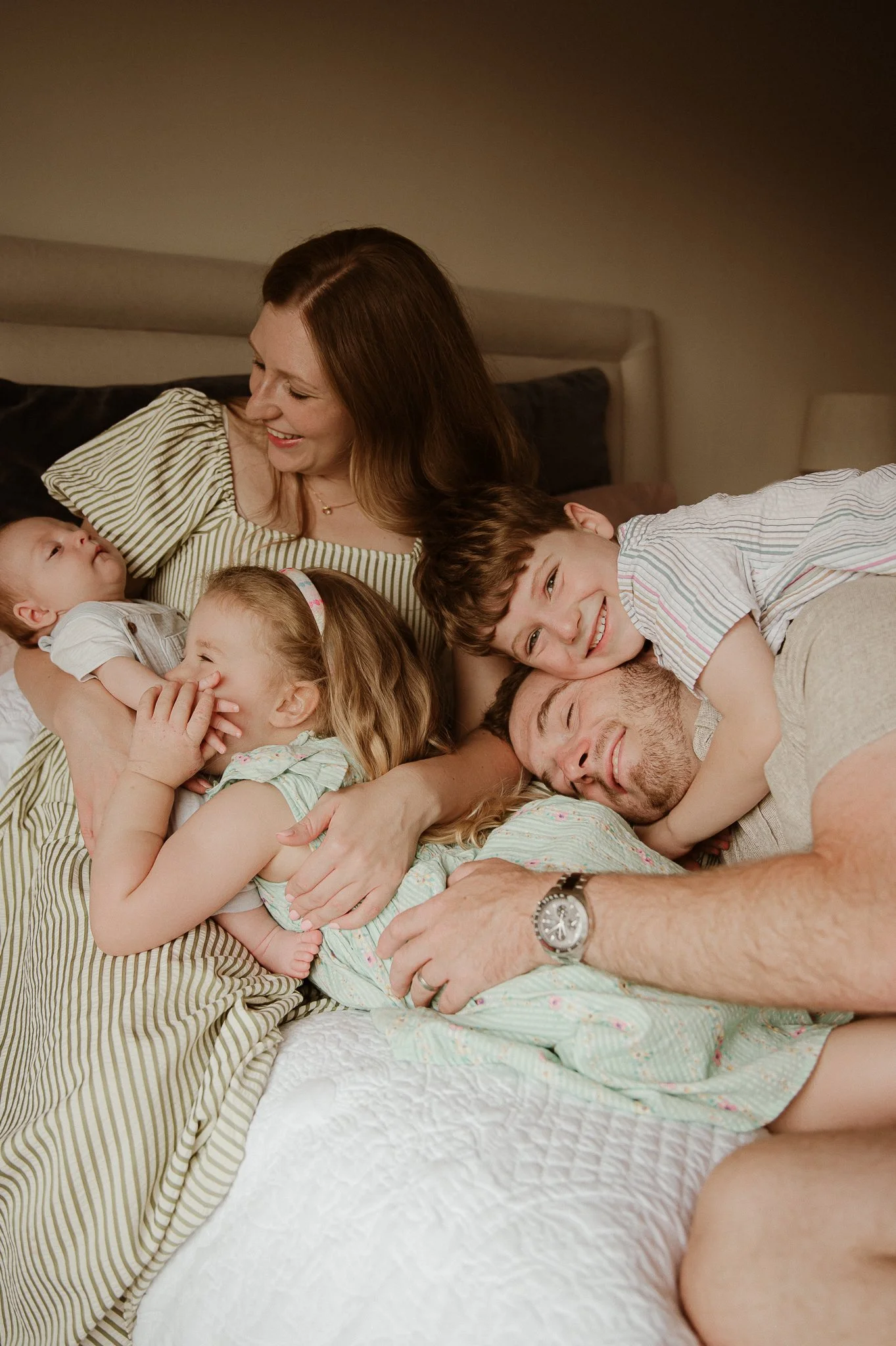 theUNTOLDphoto worcestershire in-home newborn family photographer