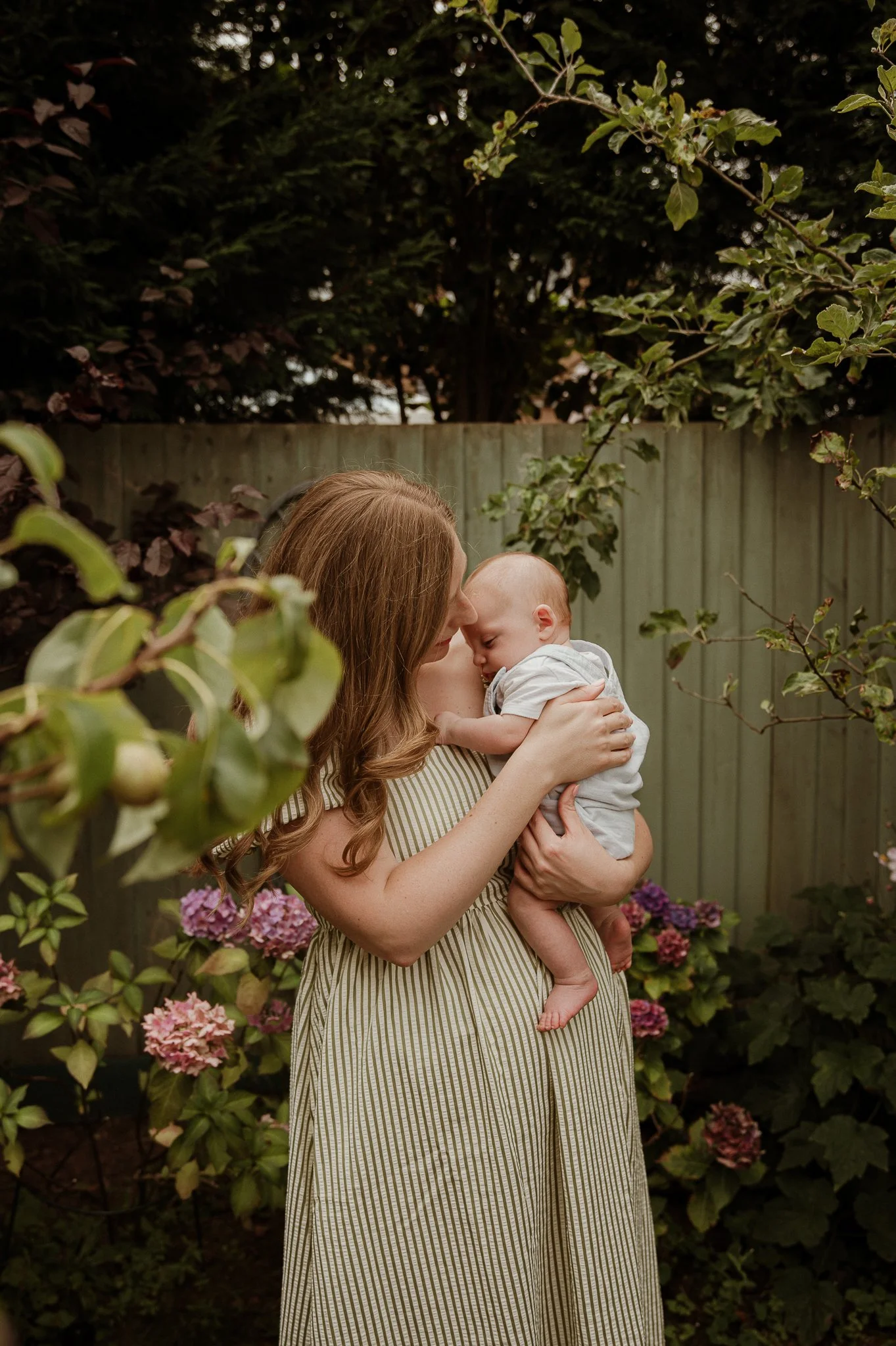 theUNTOLDphoto worcestershire in-home newborn family photographer