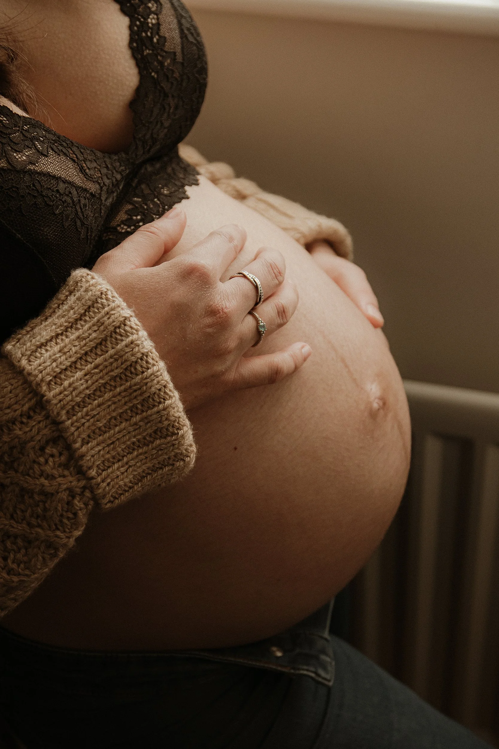 theUNTOLDphoto worcestershire in-home maternity photographer