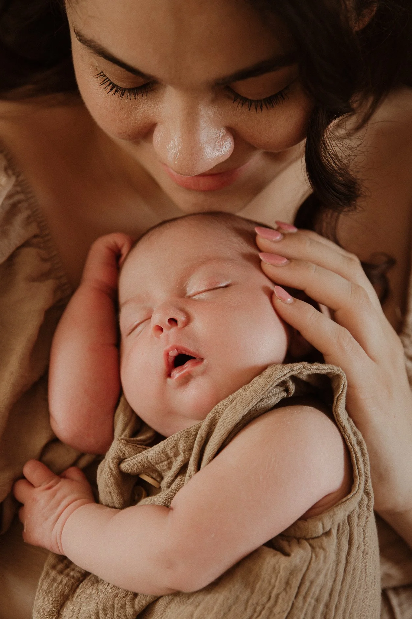 theUNTOLDphoto worcestershire in-home newborn family photographer