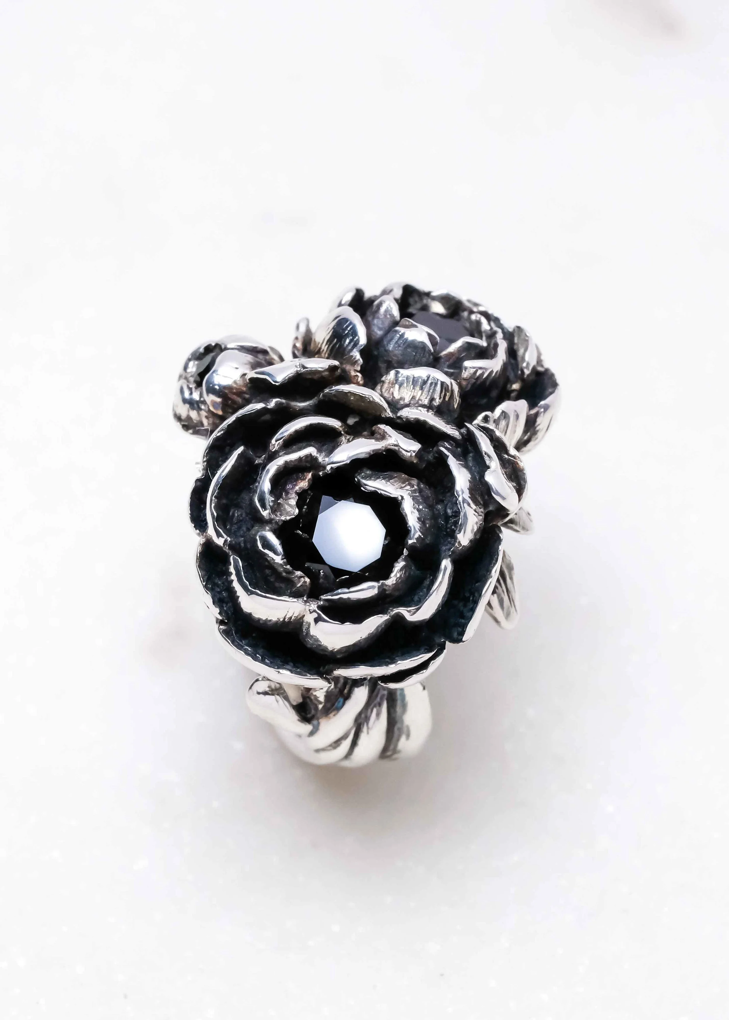 women-peonies-silver-ring-the-black-alchemy-sasha-tattooing-3
