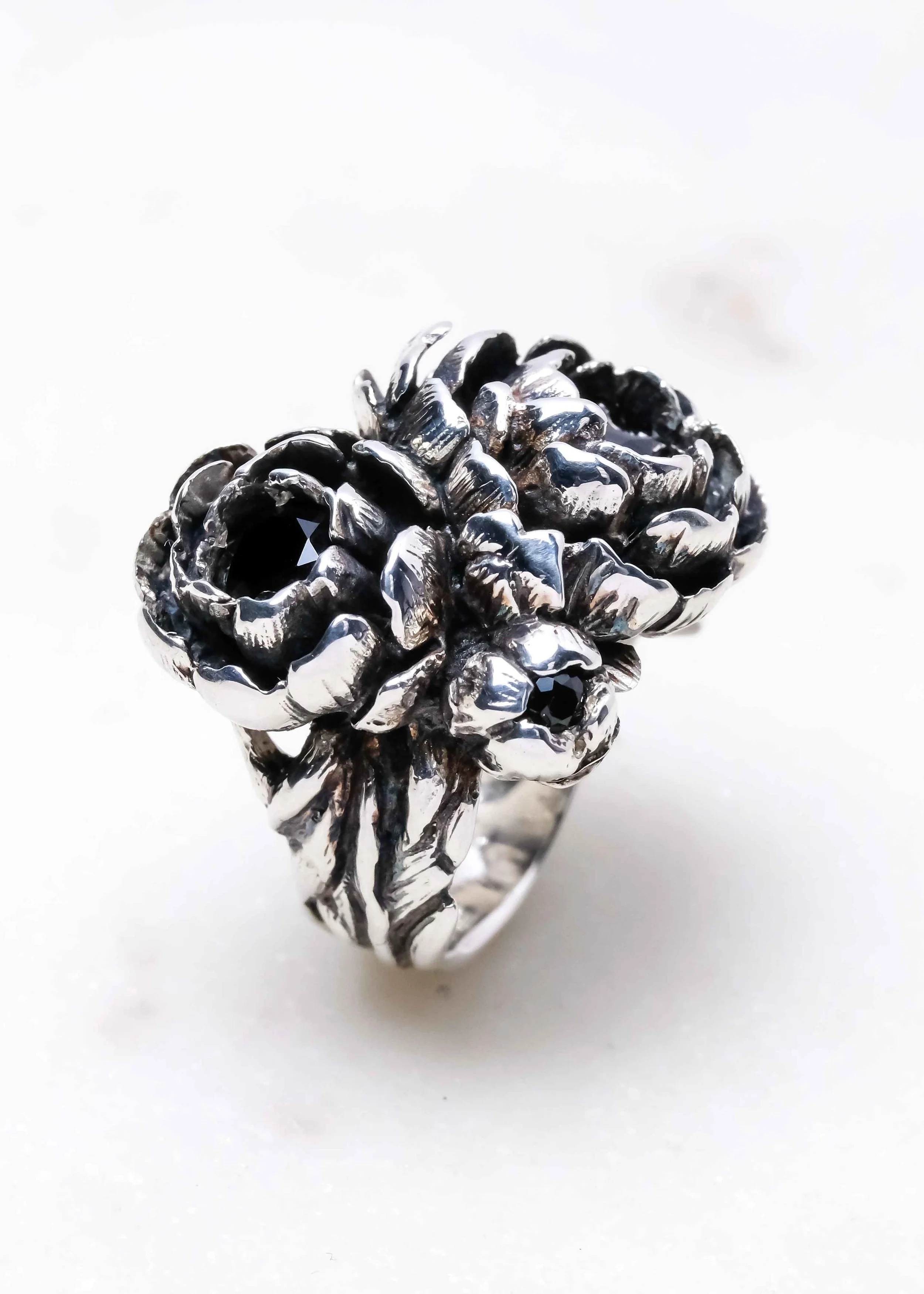 women-peonies-silver-ring-the-black-alchemy-sasha-tattooing-6