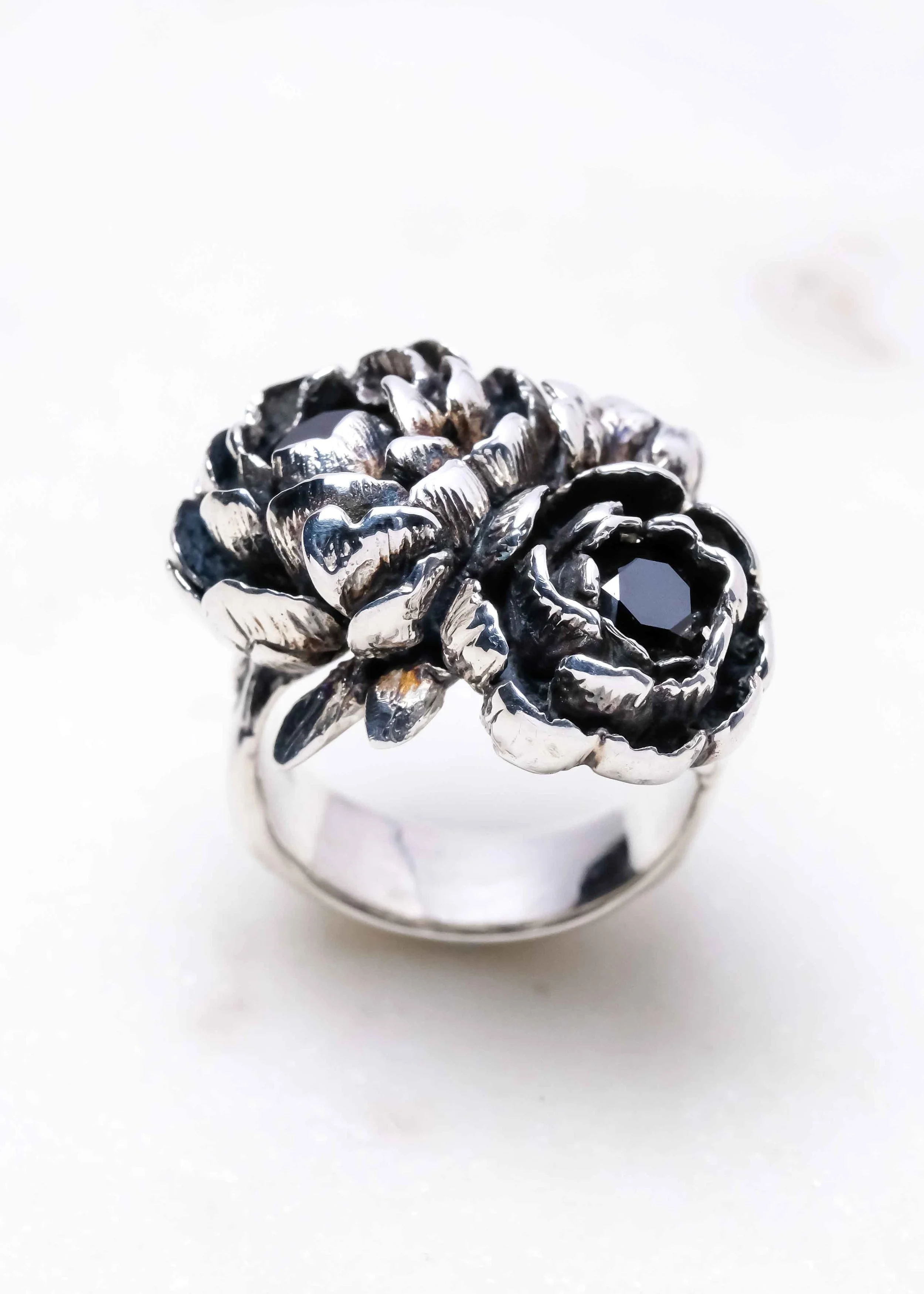 women-peonies-silver-ring-the-black-alchemy-sasha-tattooing-12