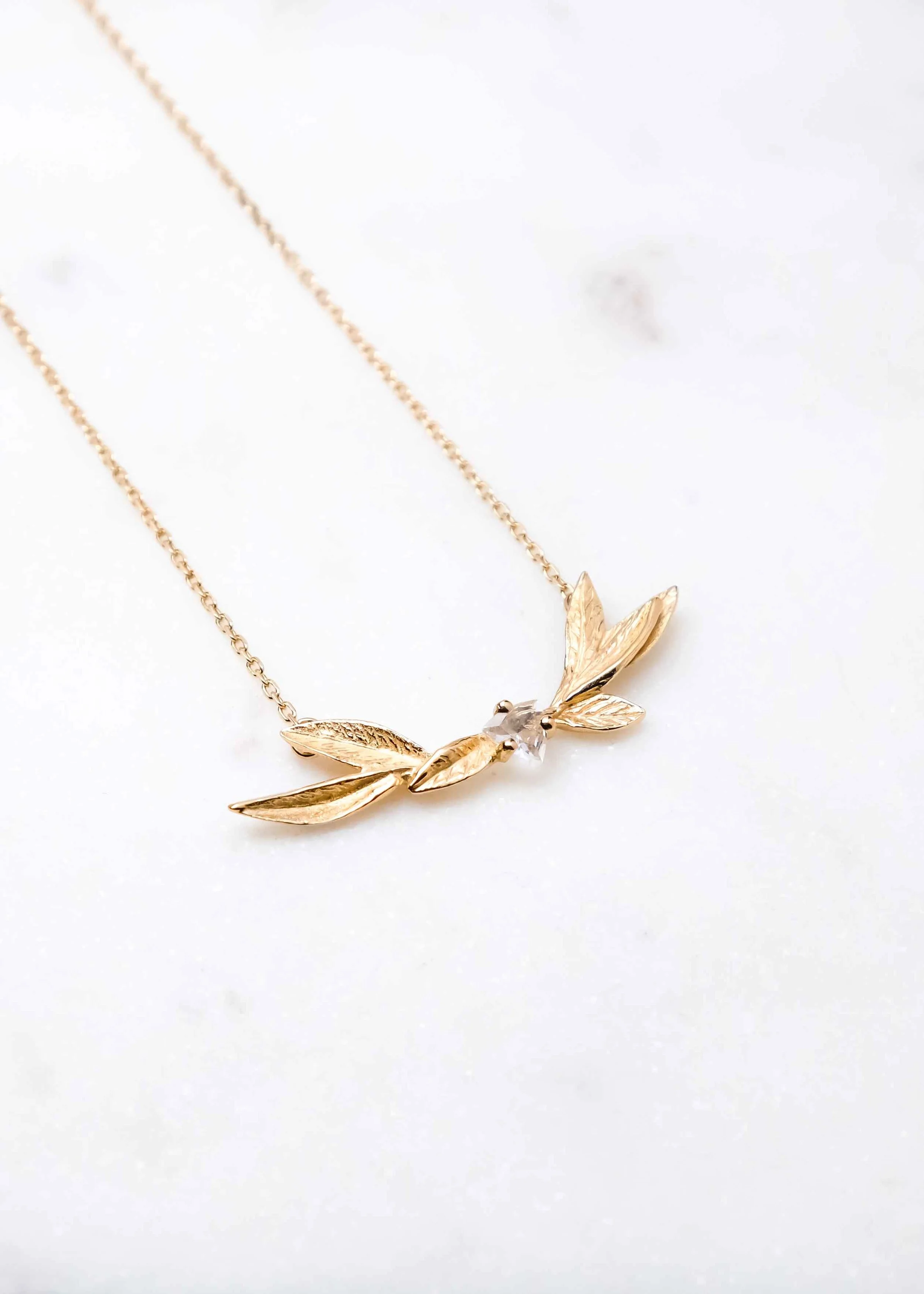 women-foliage-vegetal-gold-necklace-the-black-alchemy-sasha-tattooing-2