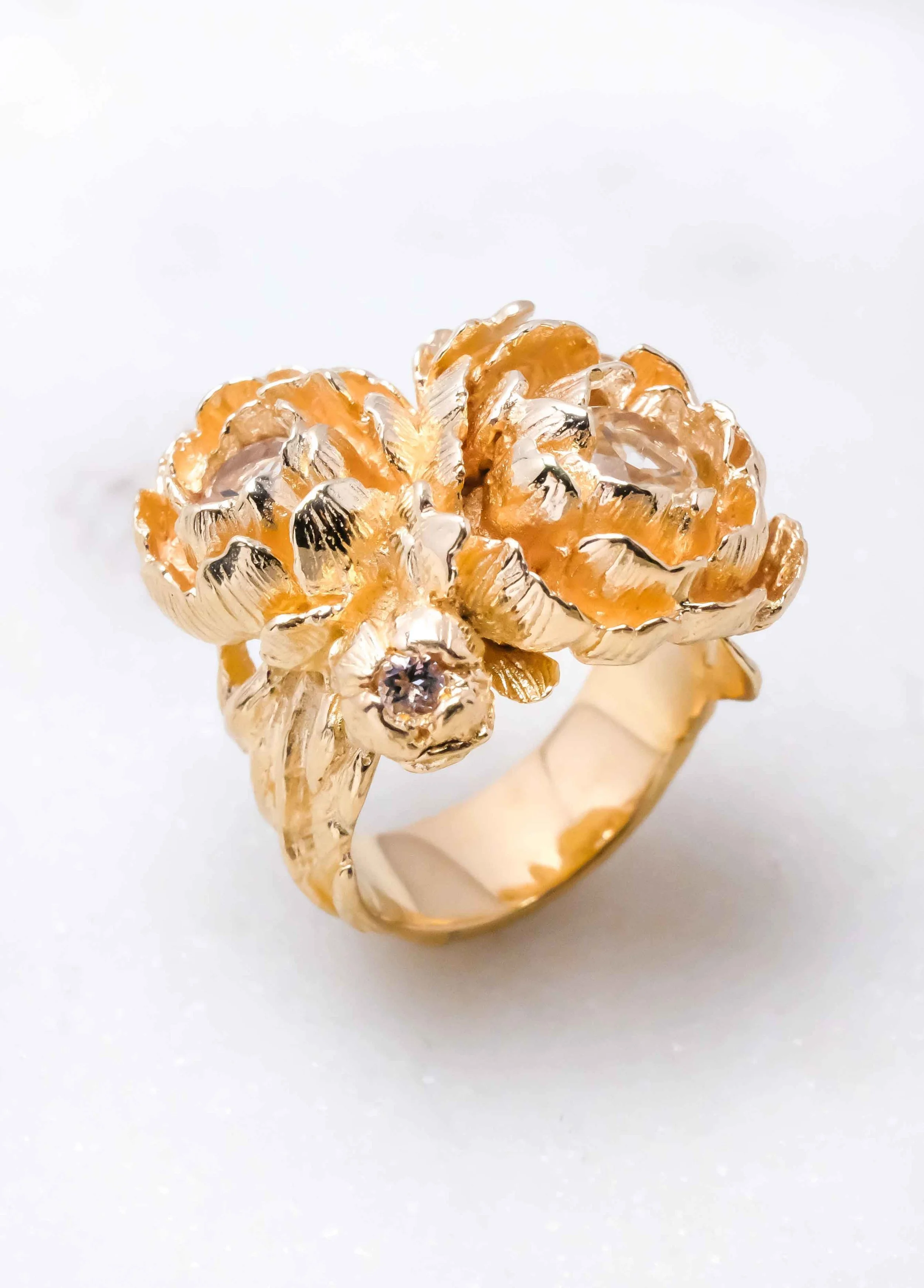 women-peonies-gold-ring-the-black-alchemy-sasha-tattooing-9