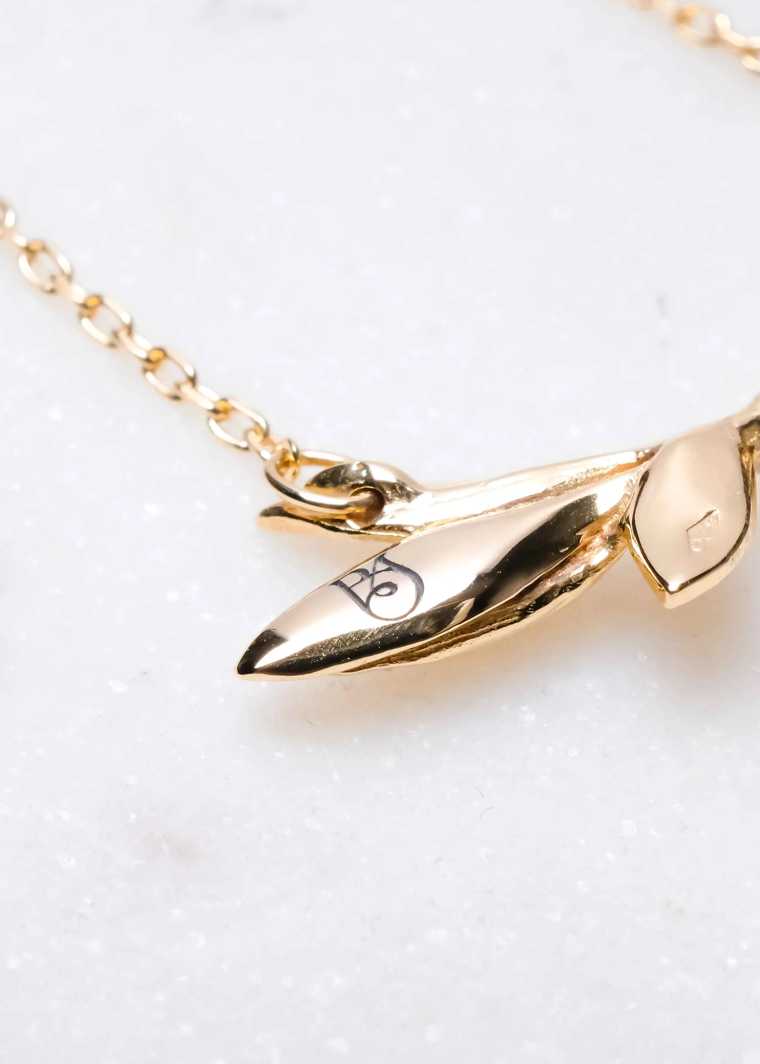 women-foliage-vegetal-gold-necklace-the-black-alchemy-sasha-tattooing-6