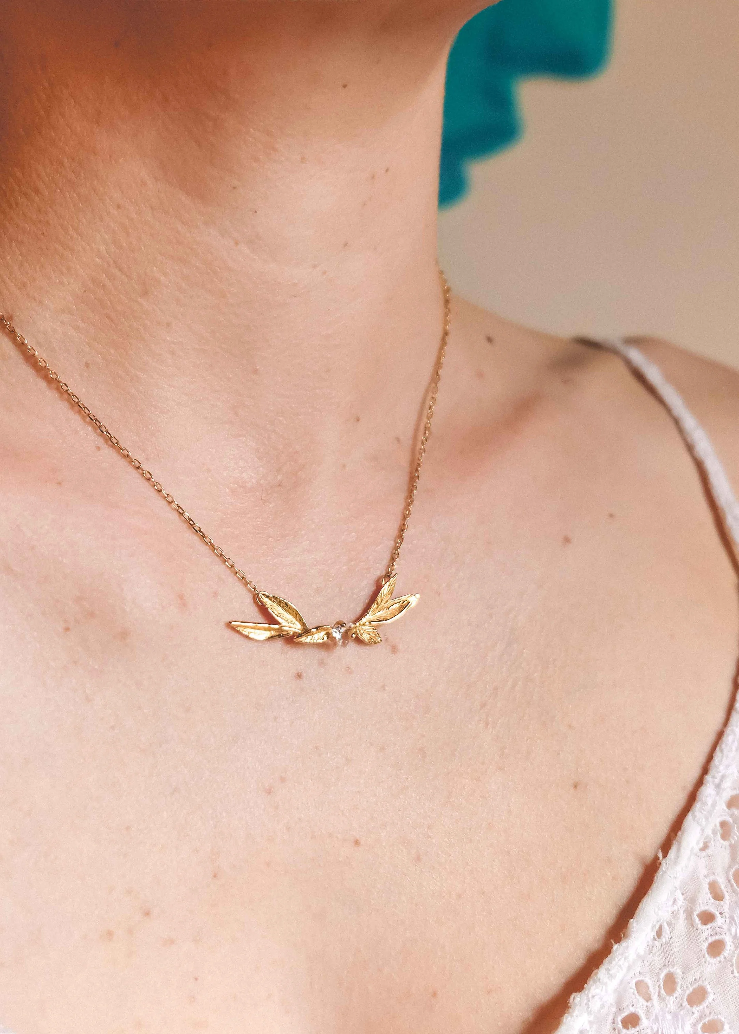 women-foliage-vegetal-gold-necklace-the-black-alchemy-sasha-tattooing-7
