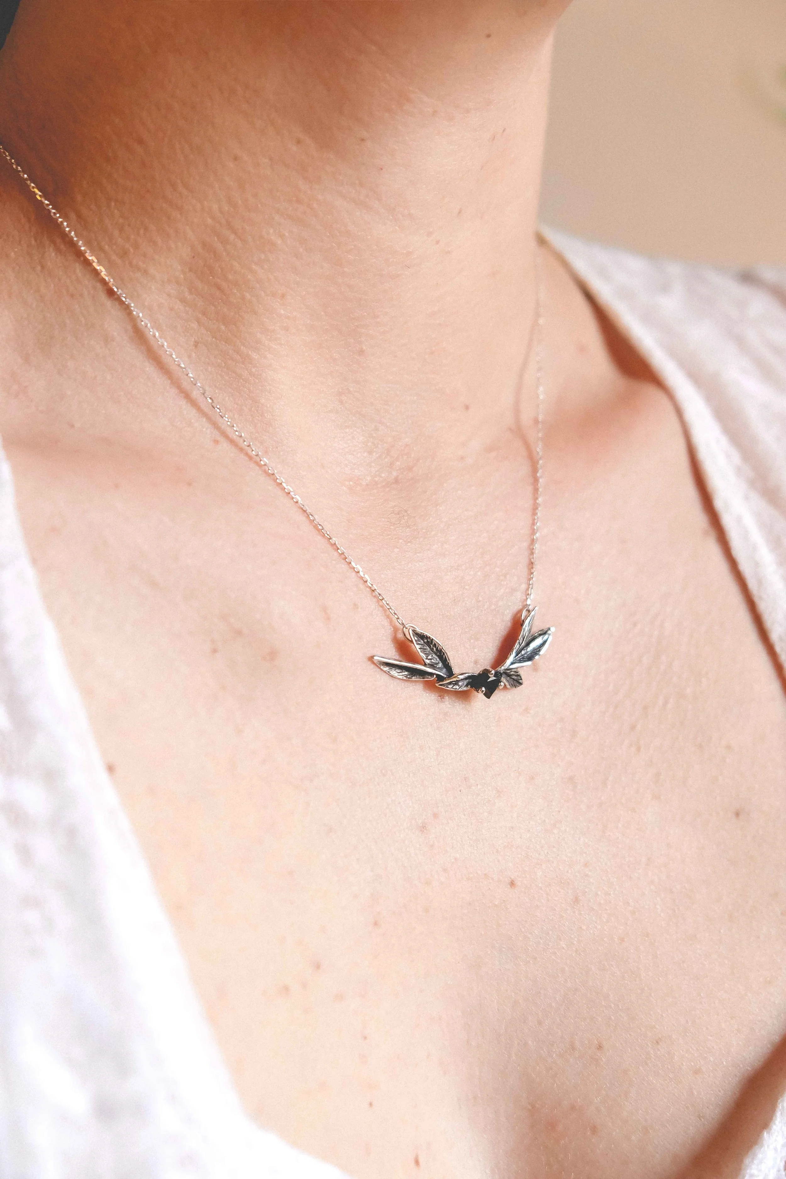 women-foliage-vegetal-silver-necklace-the-black-alchemy-sasha-tattooing-7