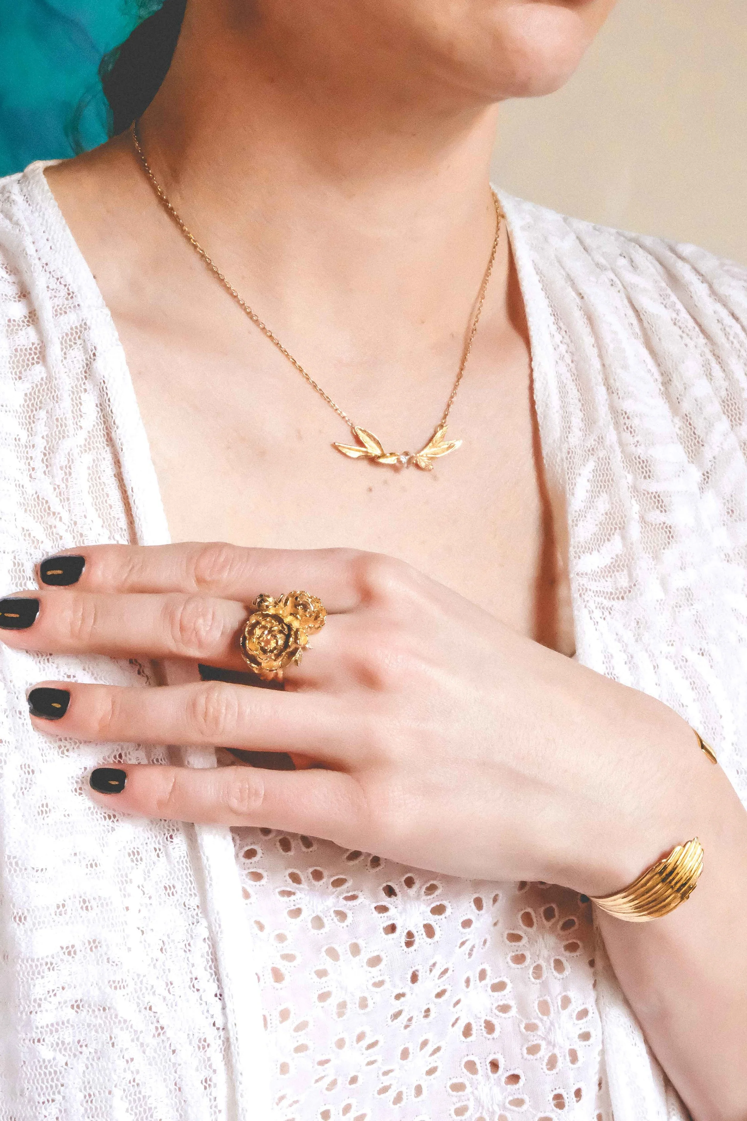 women-peonies-gold-ring-the-black-alchemy-sasha-tattooing-14