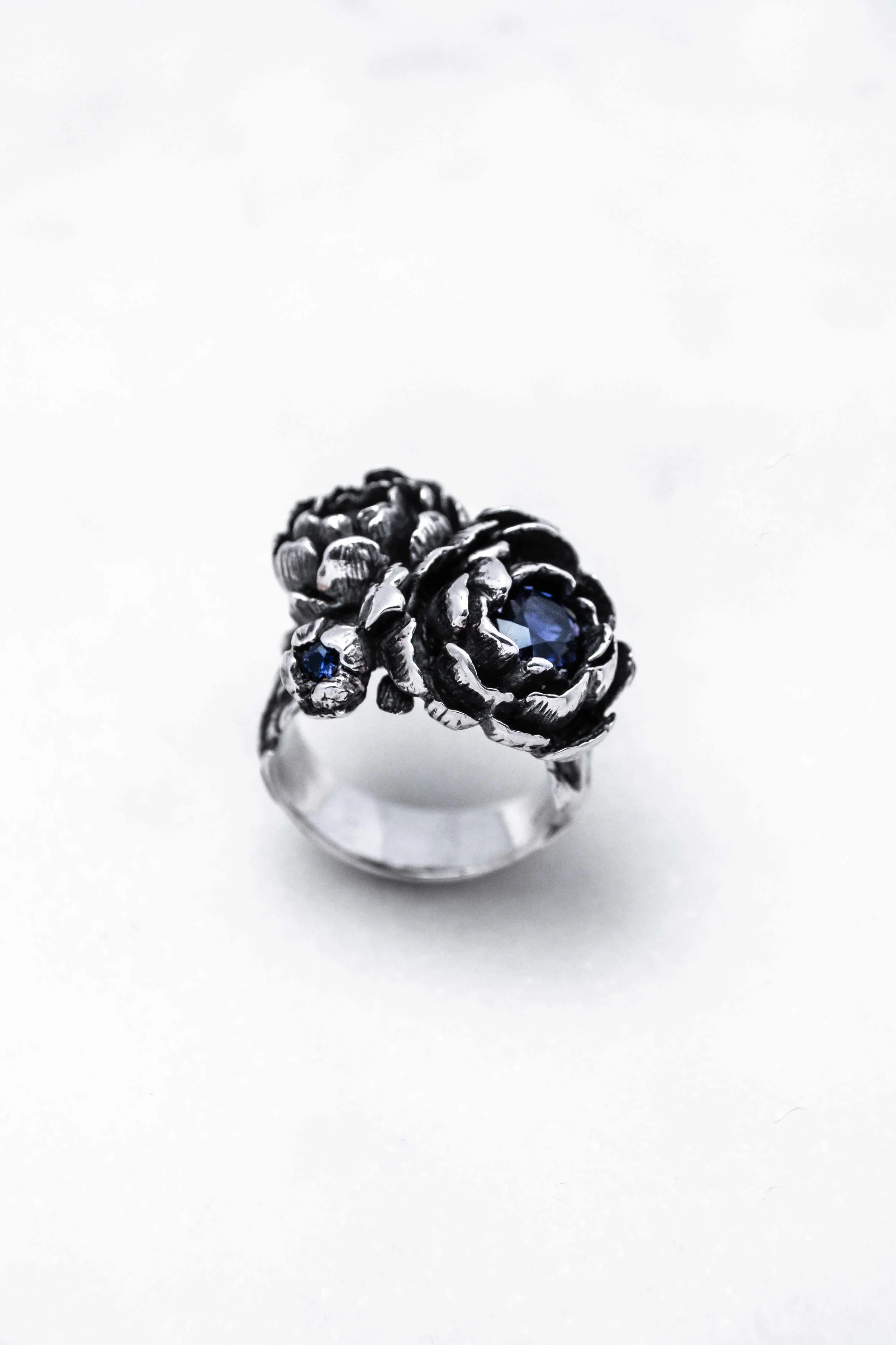 peonies-ring-silver-iolite-the-black-alchemy-4.jpg