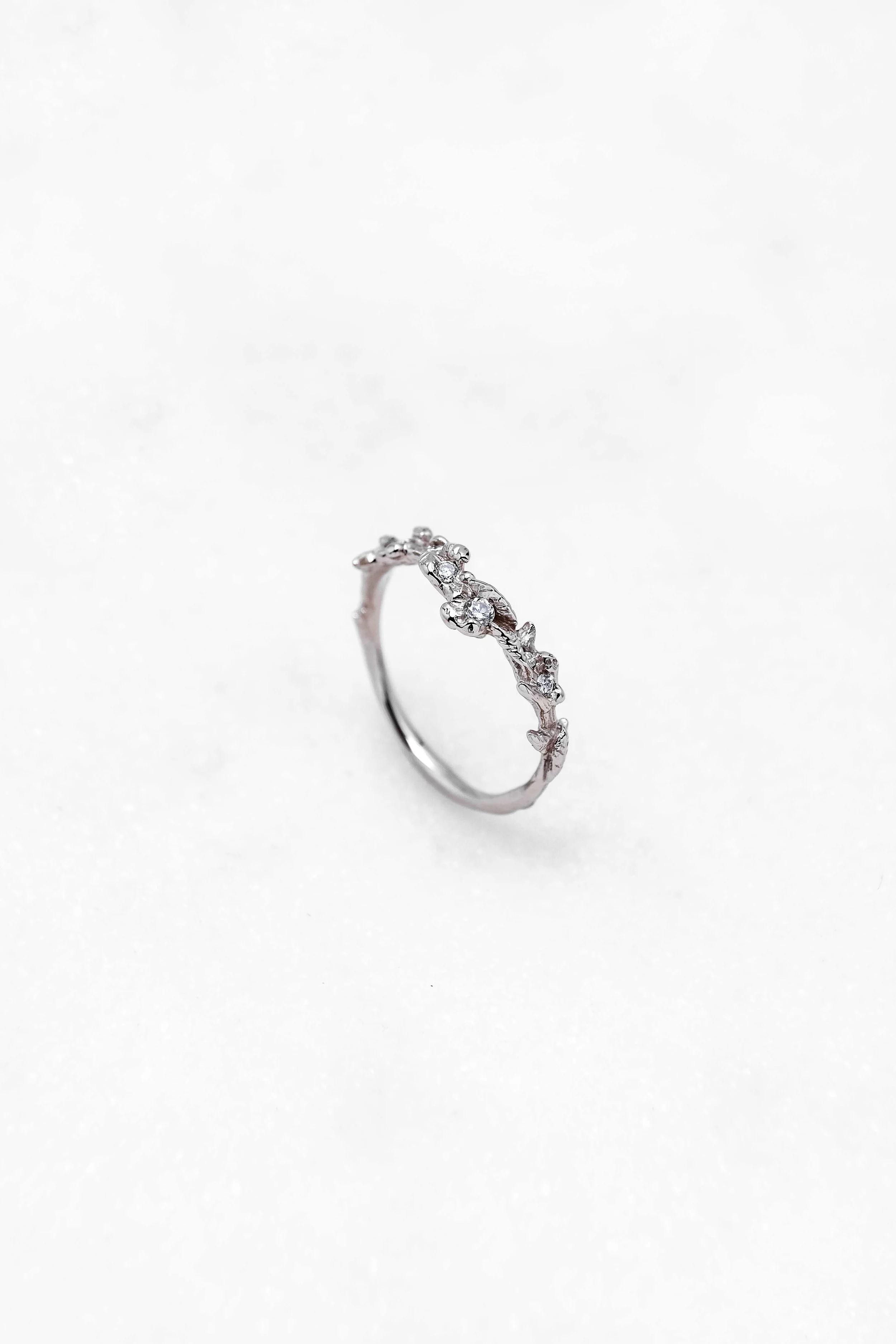 black-alchemy-ring-white-gold-diamonds-mures-sauvages-3.jpg