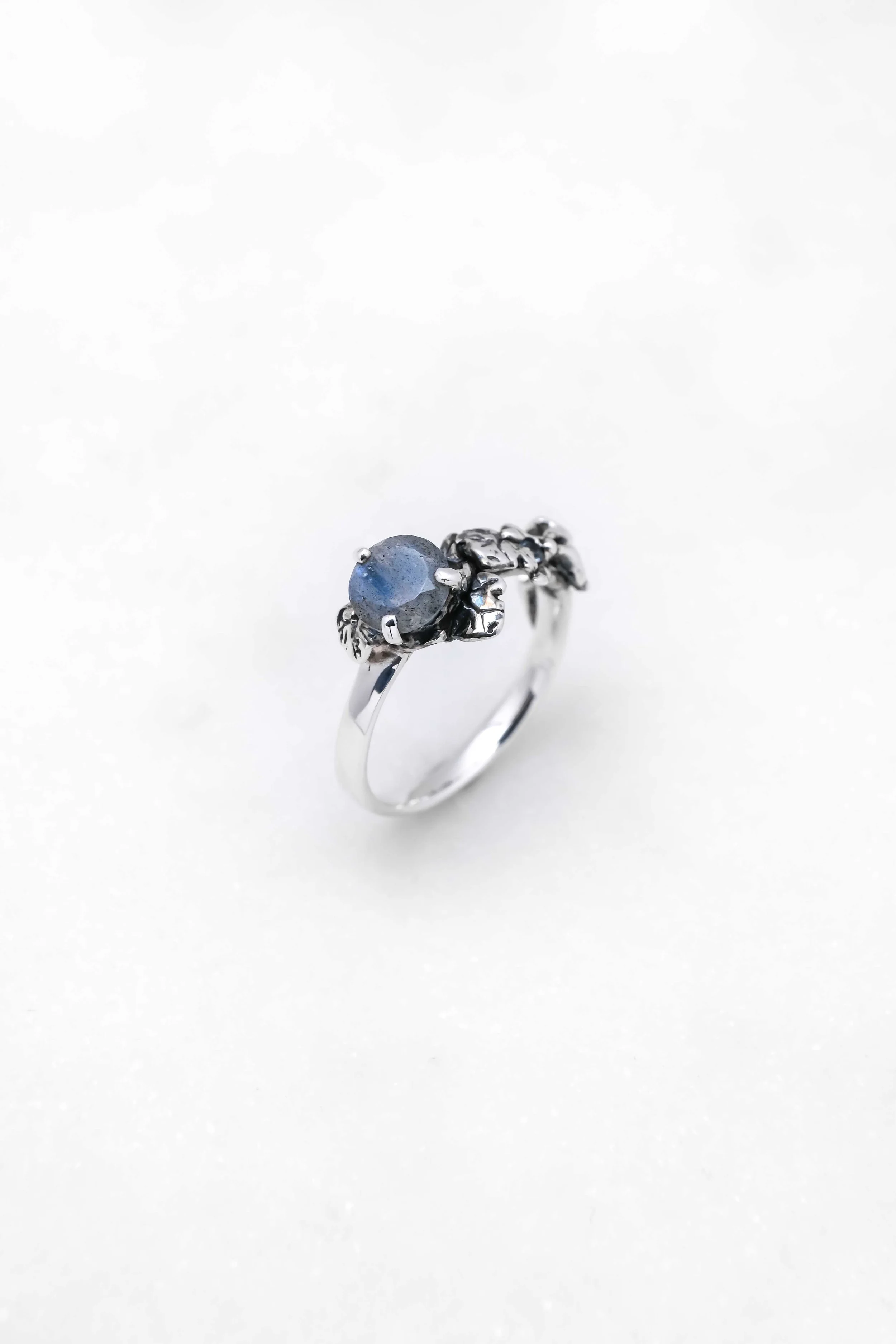 black-alchemy-vinea-ring-silver-labradorite-1.jpg