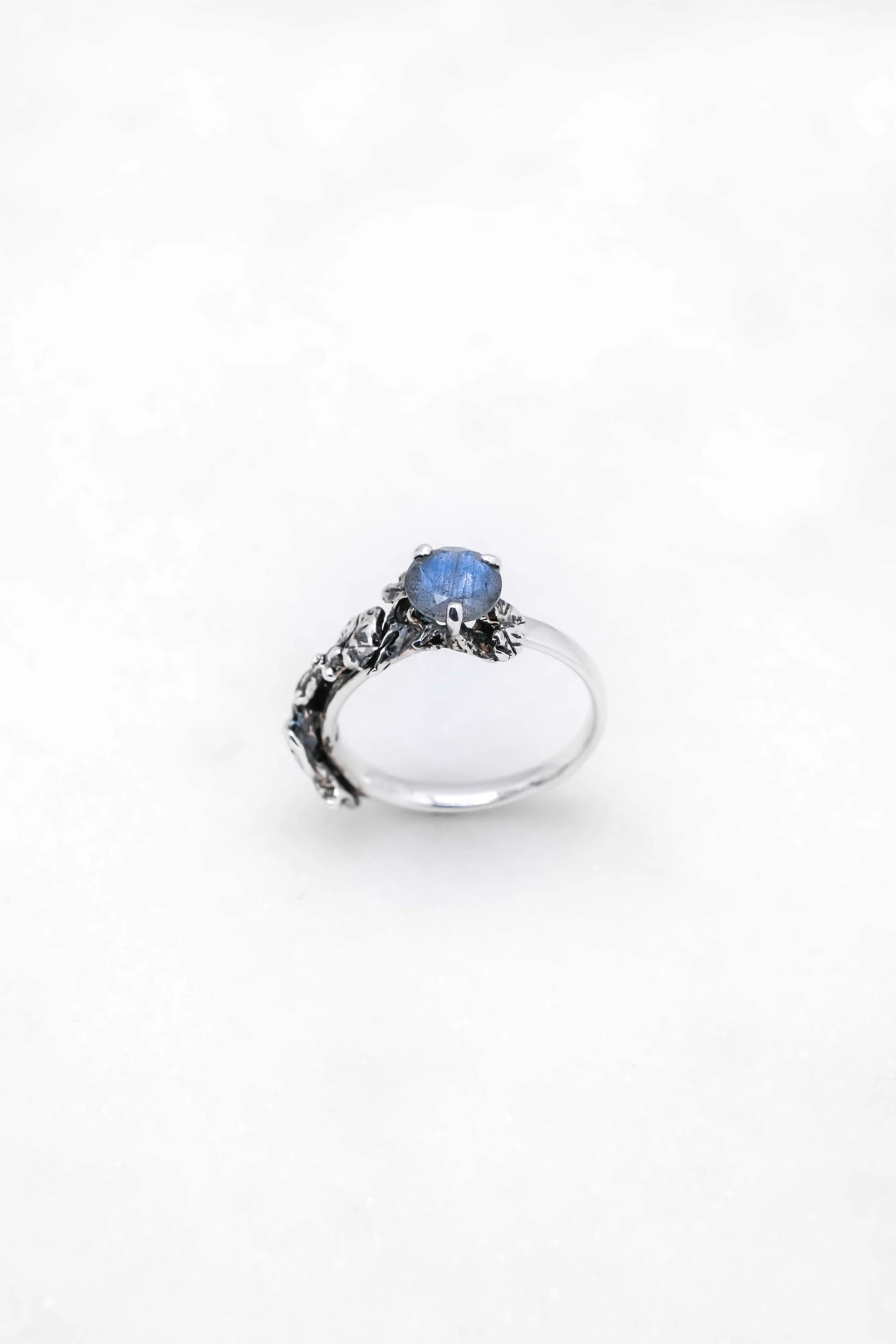 black-alchemy-vinea-ring-silver-labradorite-3.jpg
