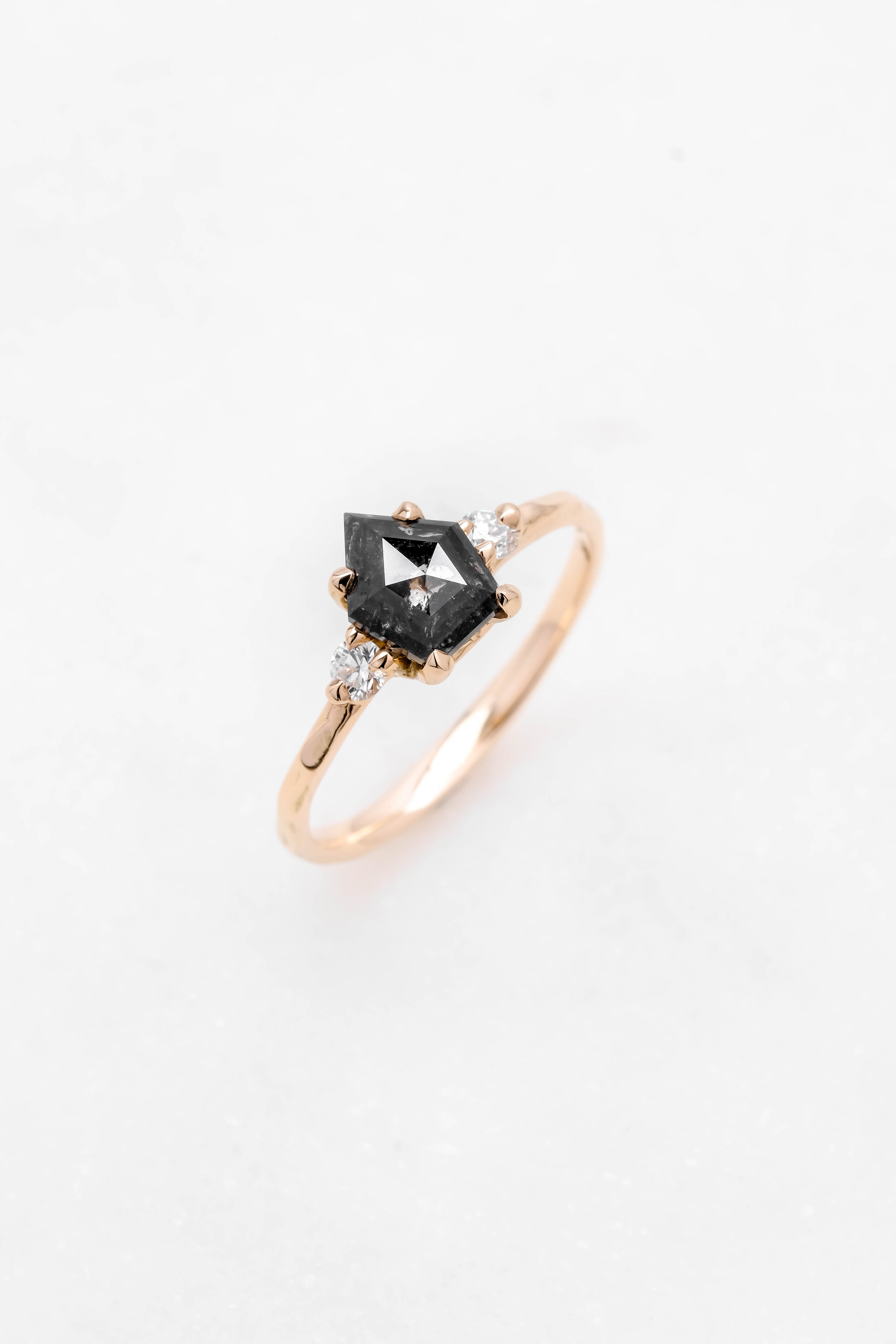 theblackalchemy-jewelry-ring-alchemia-gold-diamond-salt-and-pepper-1.jpg