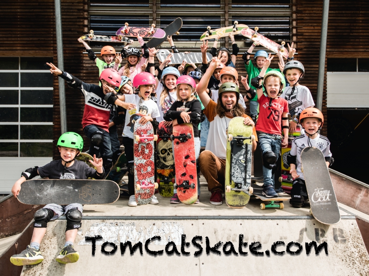 Group picture web version 1 skateboard course Freising Tollhaus.jpg