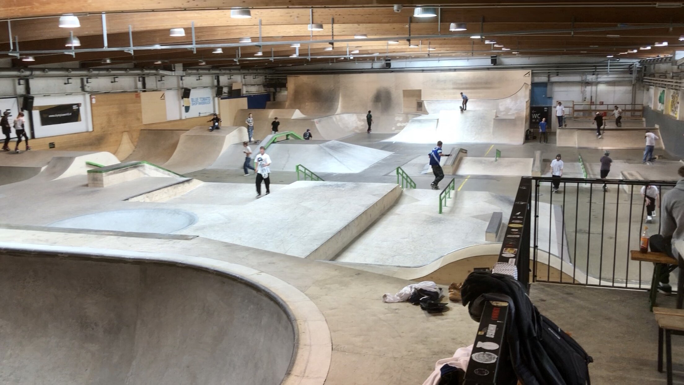 Skatehalle Innsbruck Skateboardkurs Österreich für Anfänger und Fortgeschrittene.jpg