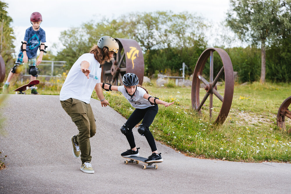 Skatepark München Riem Skatepark RiemSkateboardshop_in_München_ein_Anfänger_Skateboard_kaufen._Skateboard_Kurs_TomCatSkate.com_Skateboard_Kurs_fahren_lernen_Skateboardschule_München_TomCat_Skatekurs_Skatepark_München_Riem200725_TomCat_14.jpg