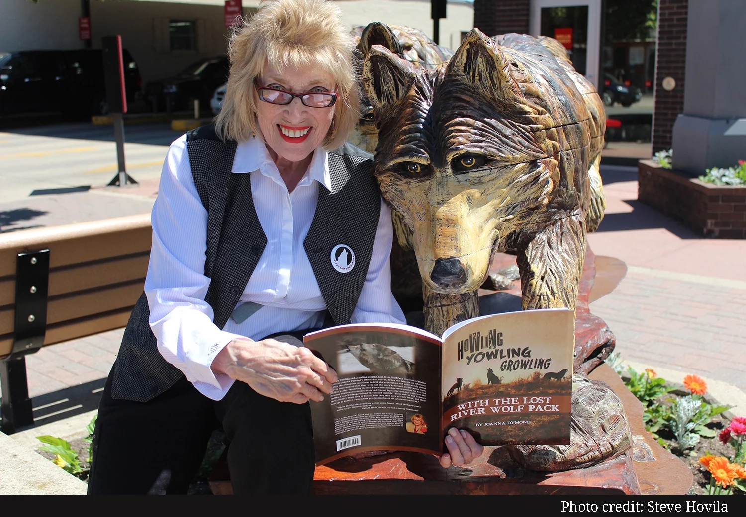 Joanna Dymond wolf photo.jpg