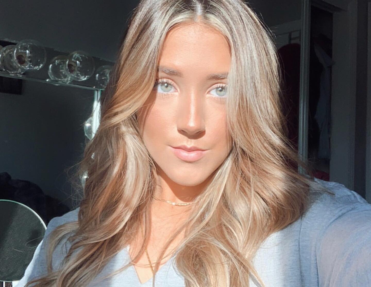 That good, good lighting ☀️

Color by Leah 

#allyouneedisgoodhair #balayage #beautycoach #hairbrained #maneaddicts #bestofbalayage #moneypiece #crafthairdresser #clientselfie #randco #iamgoldwell #behindthechair #goldwell #hairgoals