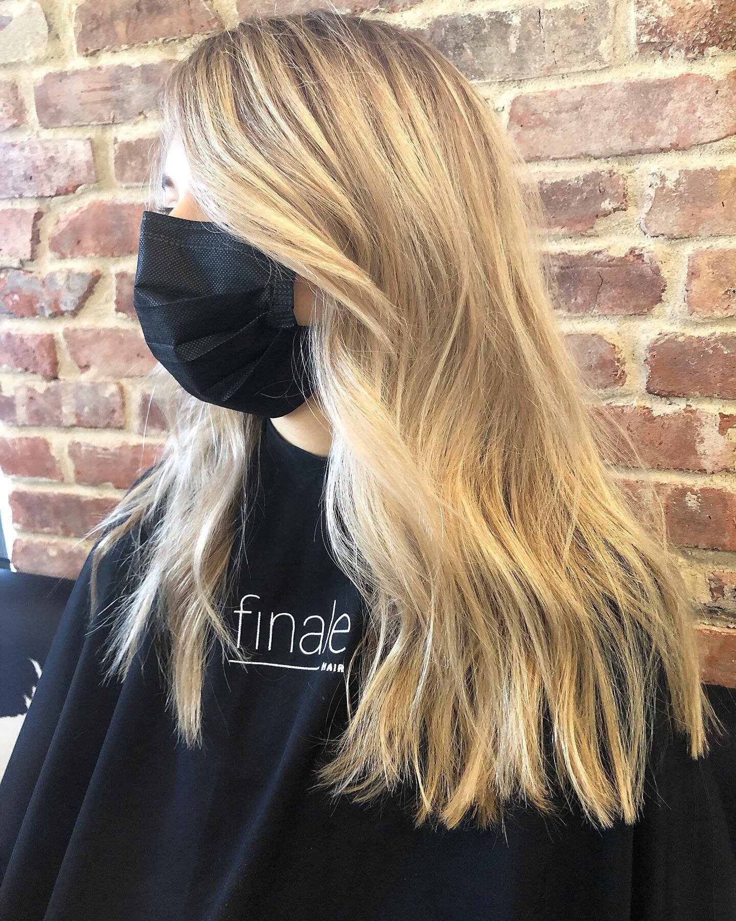 Buttery Blonde 🥐

Color by Ryan 

#hairbrained #americansalon #licensedtocreate #beautycoach #randco #livedinhair #goldwellcolor #bestofbalayage #maneaddicts #iamgoldwell #behindthechair #stonybrook #wardmelville