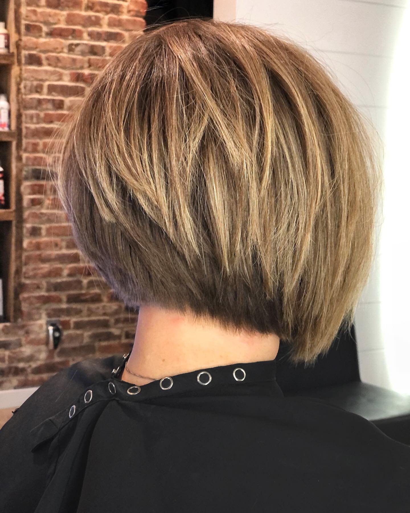 A little more texture to your classic graduated bob 🎓

Cut - Summer
Color - Anna 

#finalehair #bob #hairbrained #beautycoach #livedincolor #bctv #hairgoals #goldwellapprovedus #shorthair #sassoon #goldwellcolor #behindthechair #randco