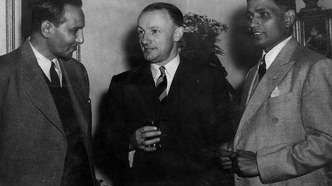1948
KS Duleepsinhji, Sir Donald Bradman (Australia Captain) and Lala Amarnath (India Captain) at a reception in Adelaide during the 1946-48 test series.

This was India&rsquo;s inaugural tour of Australia and it was also the first tour by a team rep