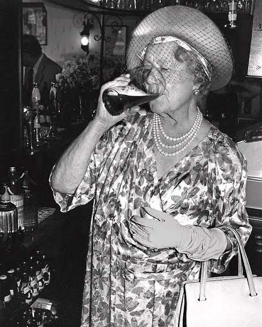 The Queen Mother visiting The Queens Head Pub, Stepney, East London in 1987. She even pulled her own pint, and enjoyed a nice pint of Young&rsquo;s Beer. She was offered Champagne but opted for a cold one instead. Legend.