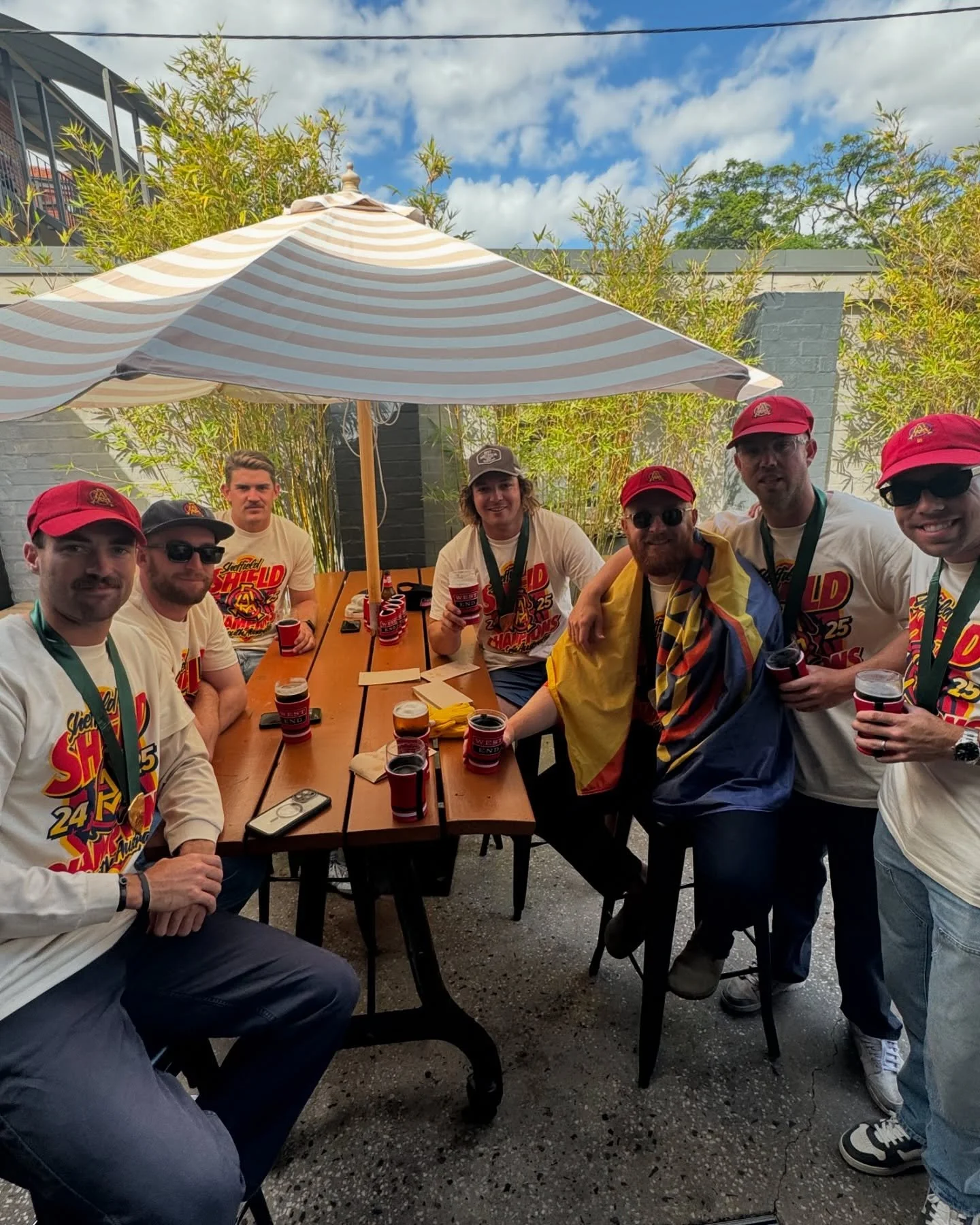 Very special to have the Sheffield Shield Winners @sacricketteams celebrating at The Queen&rsquo;s Head today! 🏏 ❤️

Thank you to @west_end_draught and @sacricketteams 
The Shield is ours!