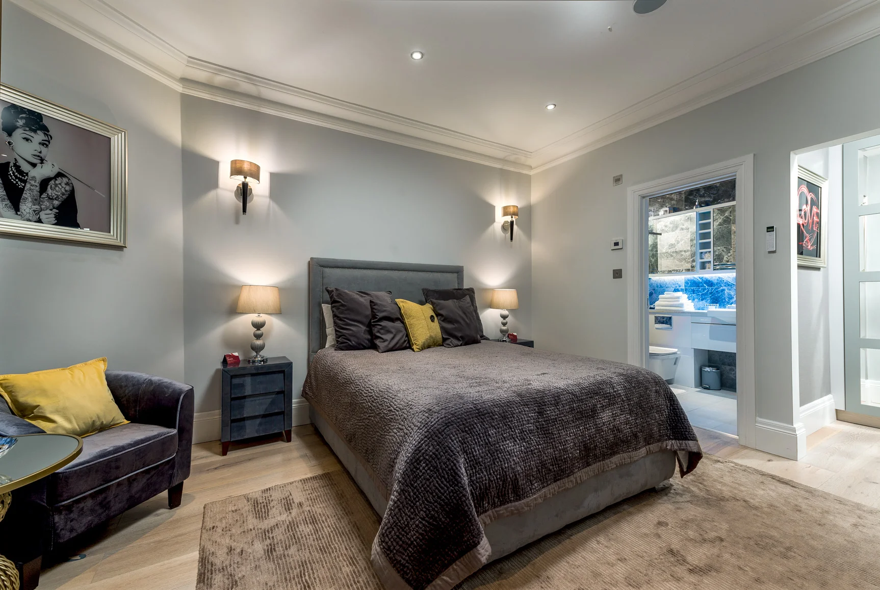 Bedroom with Ensuite, London, Sloane square. (Copy)