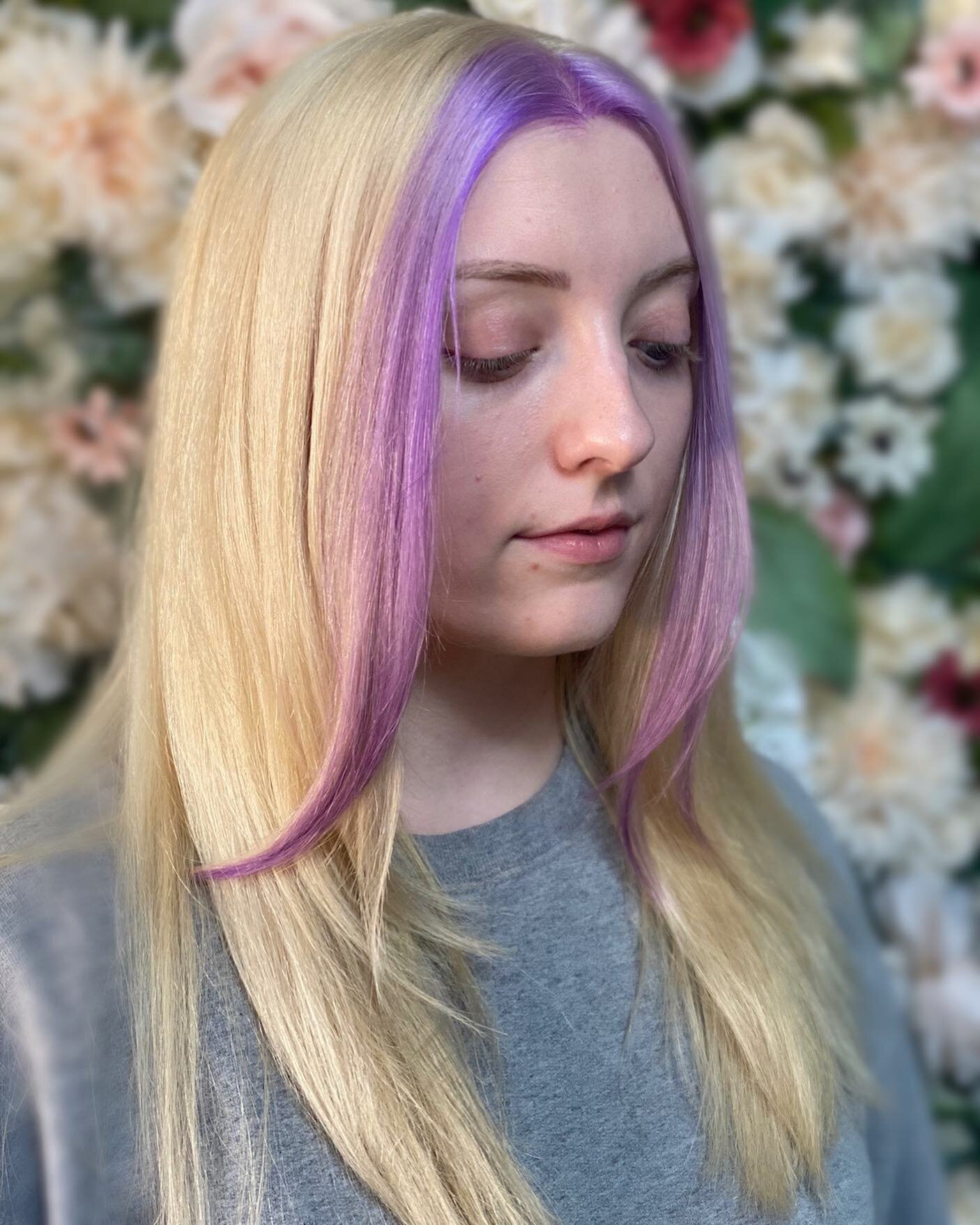 Buttery blonde &amp; purple money chunk 💜
.
.
Color by @fitzannebeauty ✨
.
.
#thewaywardparlor #southsideatlhair #atlhaircolor #westendbestendatl #atlhairwitch #fitzannebeauty #teamwaywardparlor #atlhaircolorist #atlhairmagic #southsideatlhair #east