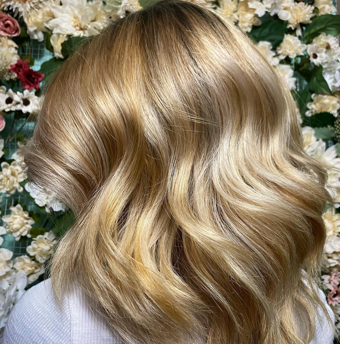 @haylienhair has availability this week to make your beach hair dreams come true! Let&rsquo;s add a touch of sunshine to your crown! 🌞
.
.
.

#thewaywardparlor #southsideatlhair #atlhaircolor #westendbestendatl #atlhairwitch #haylienhair #teamwaywar