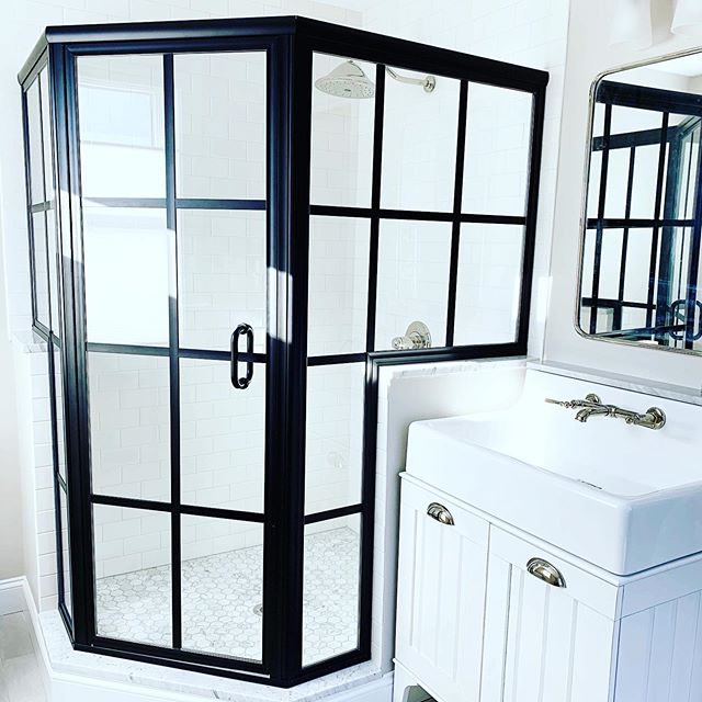 A little different take on your typical shower door.
.
#livewellinteriors #renovationproject #bathsdesign #showerdoors #blackshowerdoors #blackandwhite #custominteriors