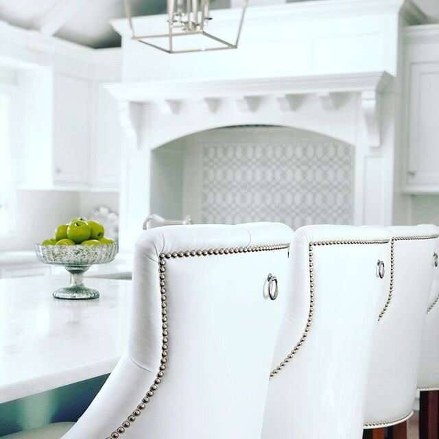 I&rsquo;m quite confident white on white will never go out of style 🤍 #livewellinteriors #interiordesign #custominteriors #kitchendesign #whiteonwhite