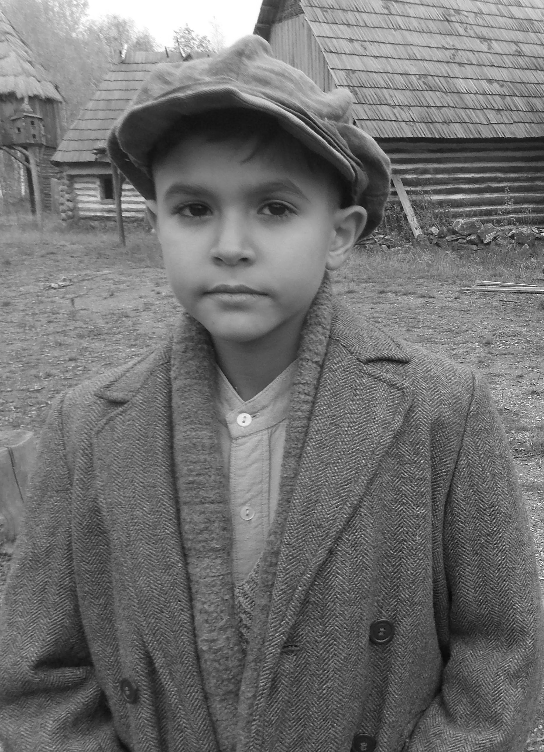 V hlavnej úlohe sa predstaví (v čase nakrúcania deväťročný) Petr Kotlár.