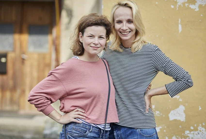 Zľava doprava: Jitka Rudolfová (scenár a réžia) s Janou Plodkovou (Lichoradka).