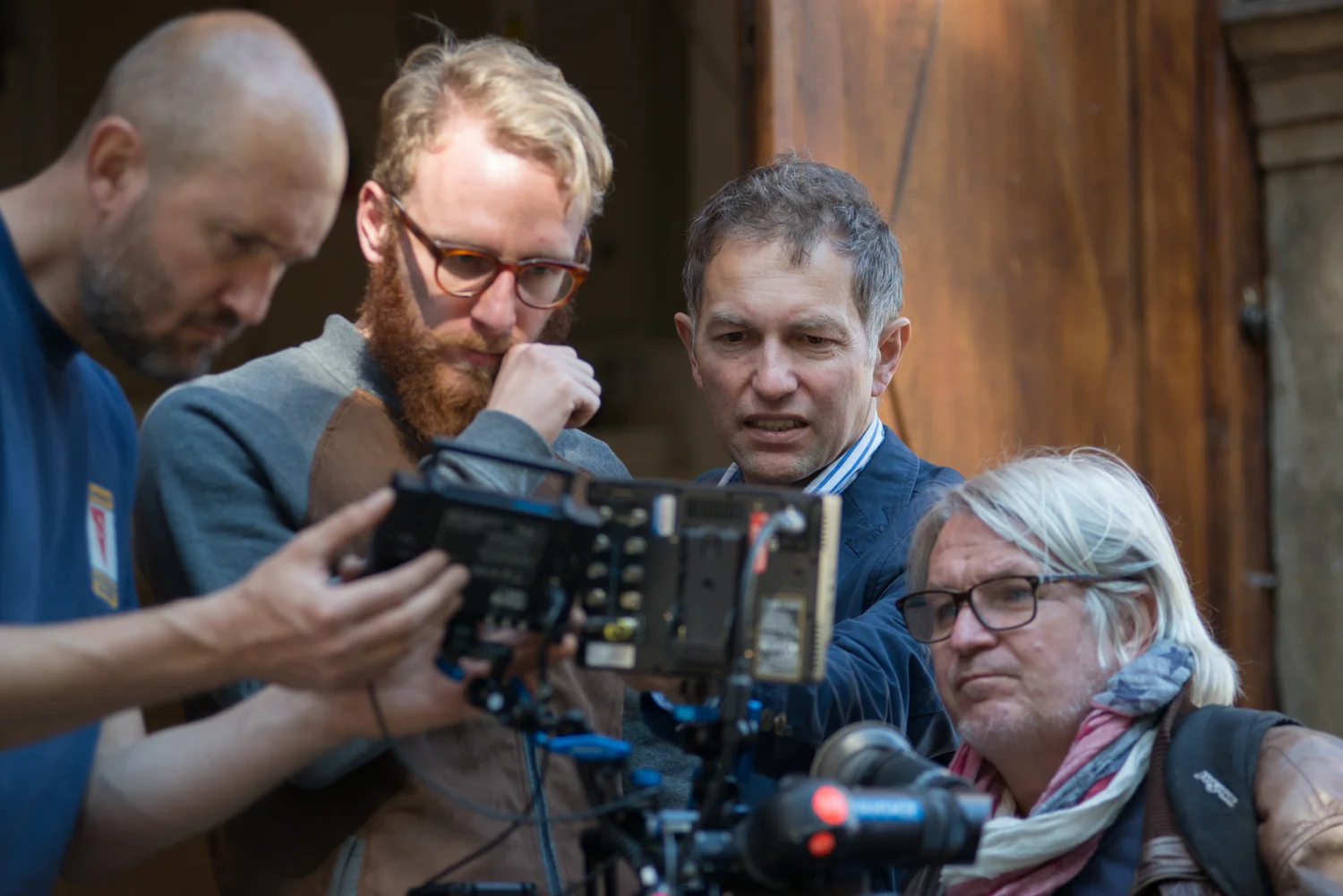 Martin Kurel (prvý sprava) pri nakrúcaní filmu Wilsonov (foto: PubRes).