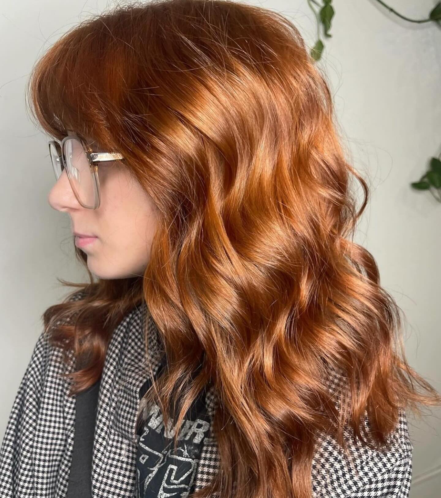 The copper of your dreams by @cutthecrapwith_rye 🧡

Are you in need of a color appointment? This month only we are giving away a free treatment with every color appointment. You get to pick which kind: 

Conditioning treatment 

Shine treatment

Sca