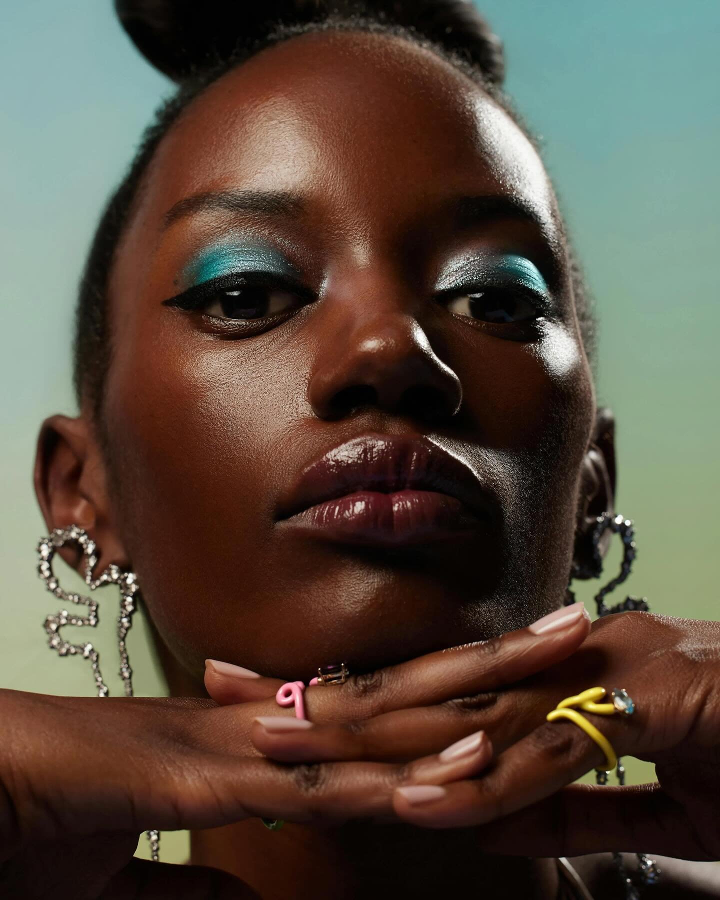 &bull;Muses of Venus&bull; editorial for @lofficielbaltic 

#makeup by me using @makeupforever hydra glow foundation mixed in with @kevynaucoin glow lotion for that golden effect and shadows by @viseart editorial palette @danessa_myricks pigments @ur