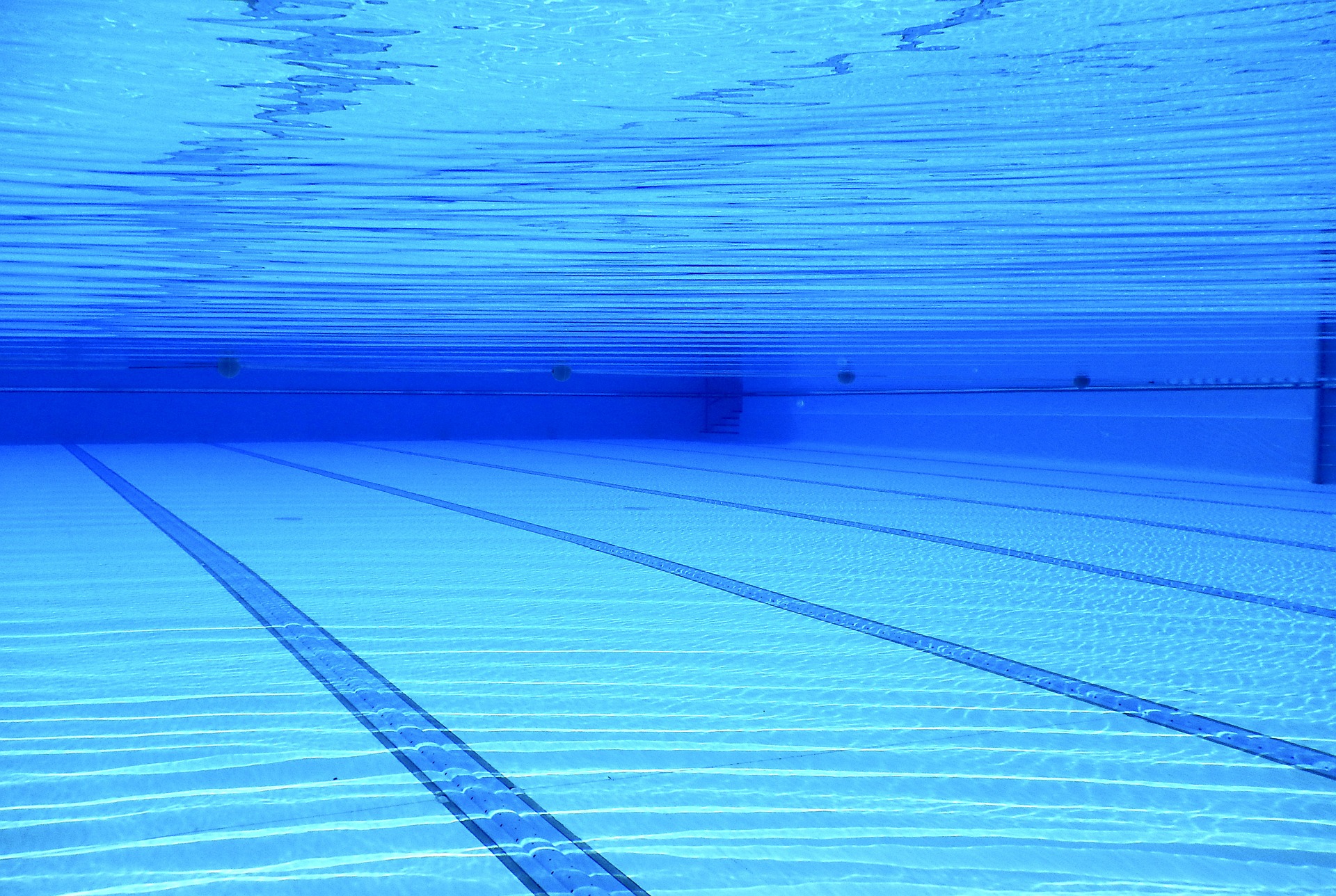 swimming-pool-504780_1920.jpg