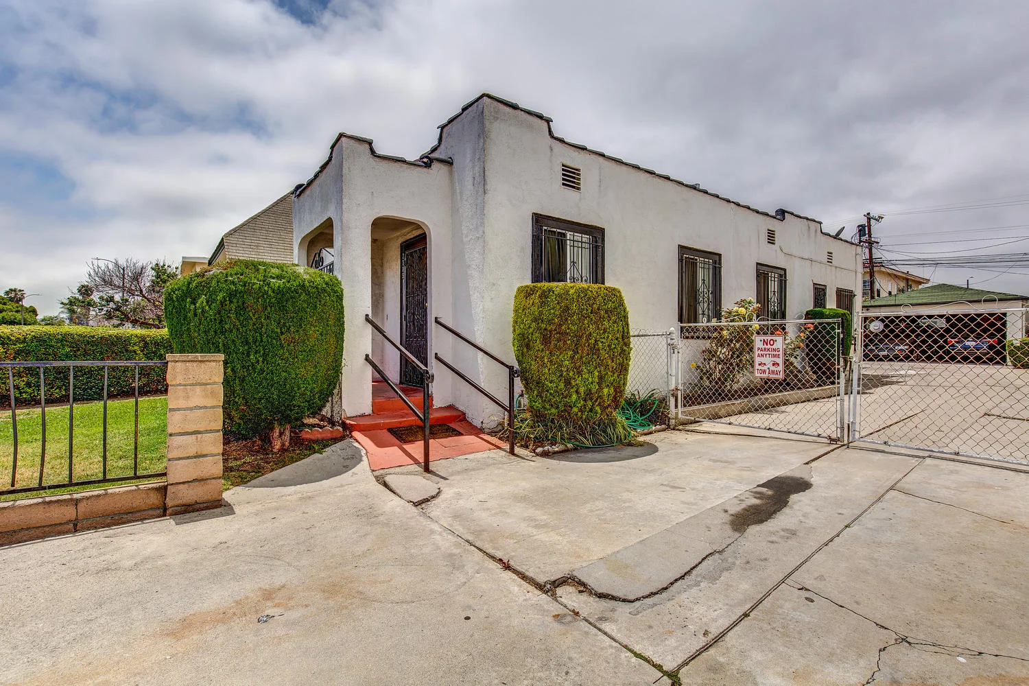 2203 S Ridgeley Dr Los Angeles-large-003-18-RafMar0016HDR20 copy-1500x1000-72dpi.jpg