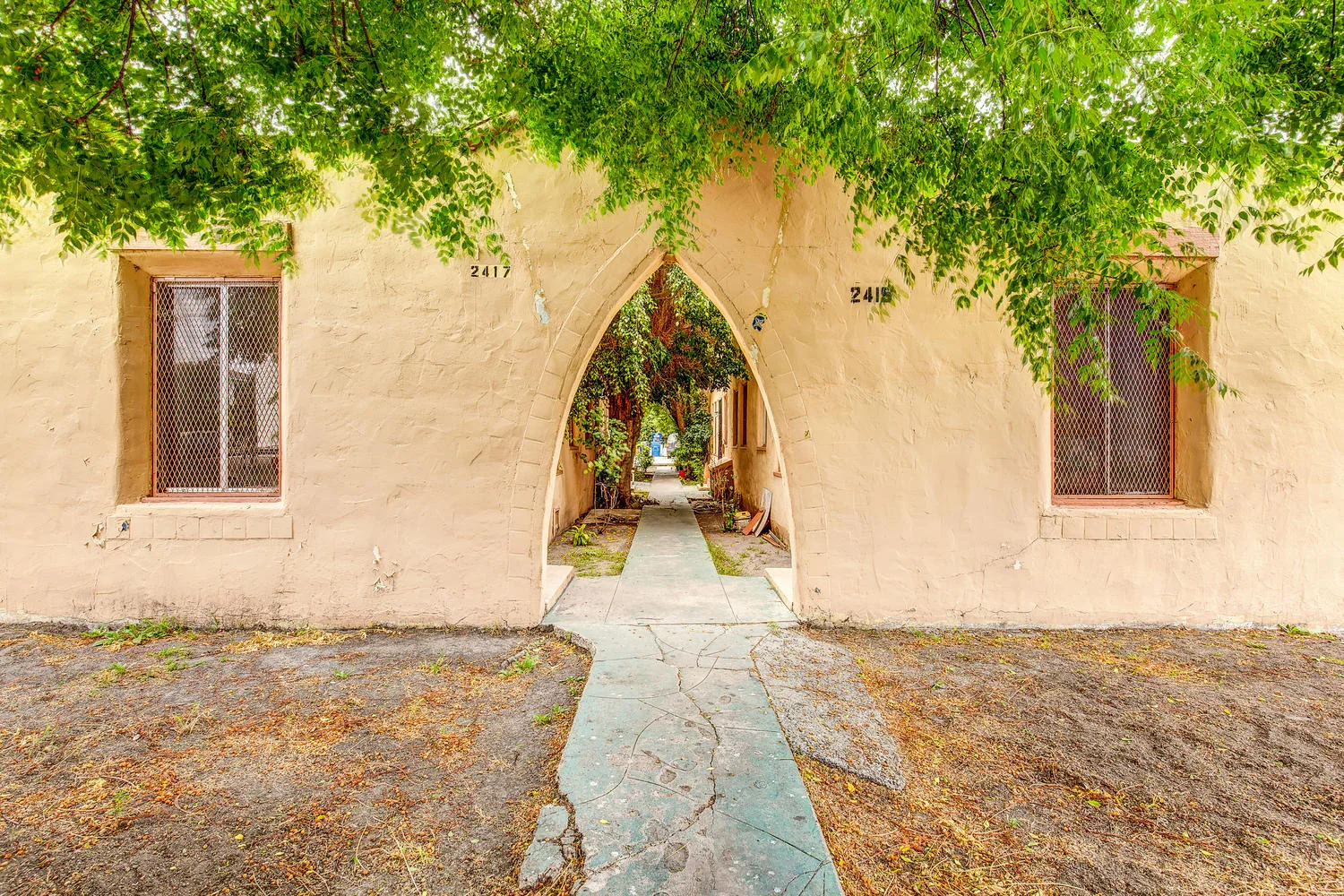 2415 S Ridgeley Dr Los Angeles-large-002-17-RafMar0016HDR68 copy-1500x1000-72dpi.jpg