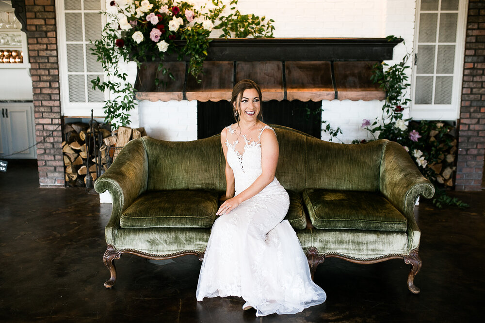 oklahoma wedding photographer the manor wedding norman wedding edmond wedding okc barn wedding bridal portrait green couch